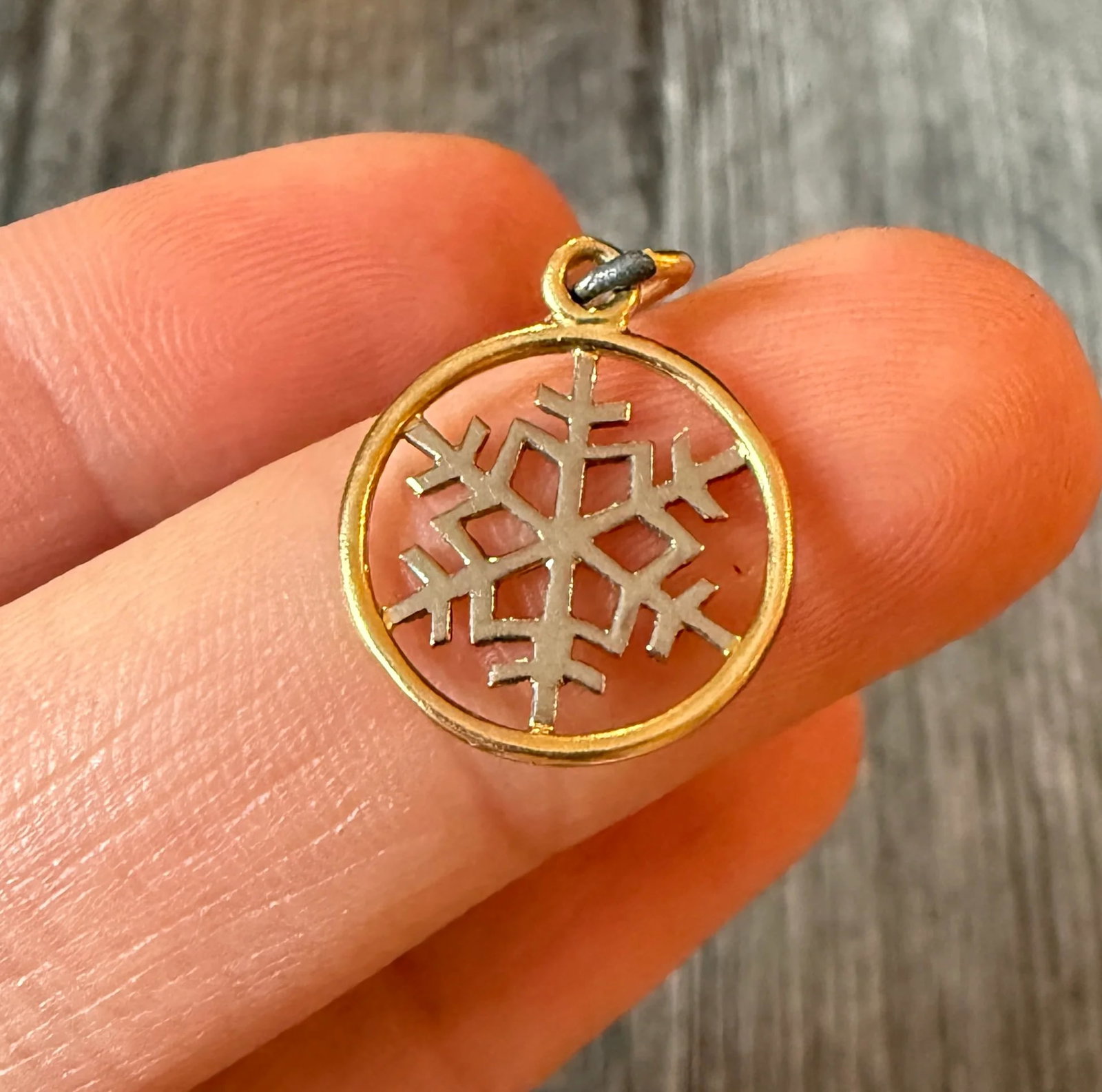 Vintage 18K Bicolor Snowflake Charm: Metal: 18K Yellow and White Gold Weight: 1.1 gramsMeasurements: 0.55 inch diameter Markings: "750"Condition: In good condition with some discoloration on the bale where it was soldered. Follow us on I