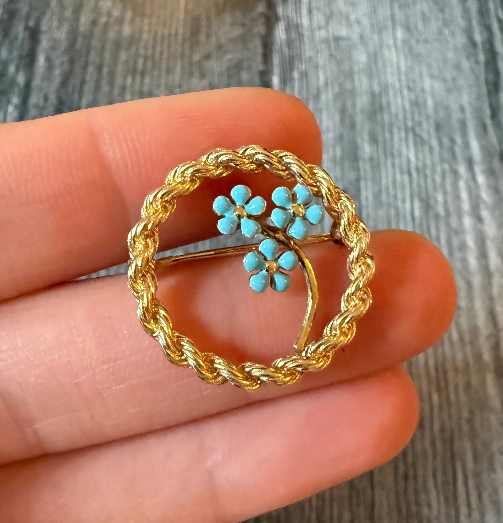 Vintage Krementz Enamel Forget Me Not Flower Circle Pin in 14K Gold: Metal: 14K Yellow Gold Weight: 4.3 gramsMeasurement: 1 inch diameter Markings: "14K" with maker's markCondition: In very good condition with some minor surface wear.Follow us on Instagram @alphaomegaj