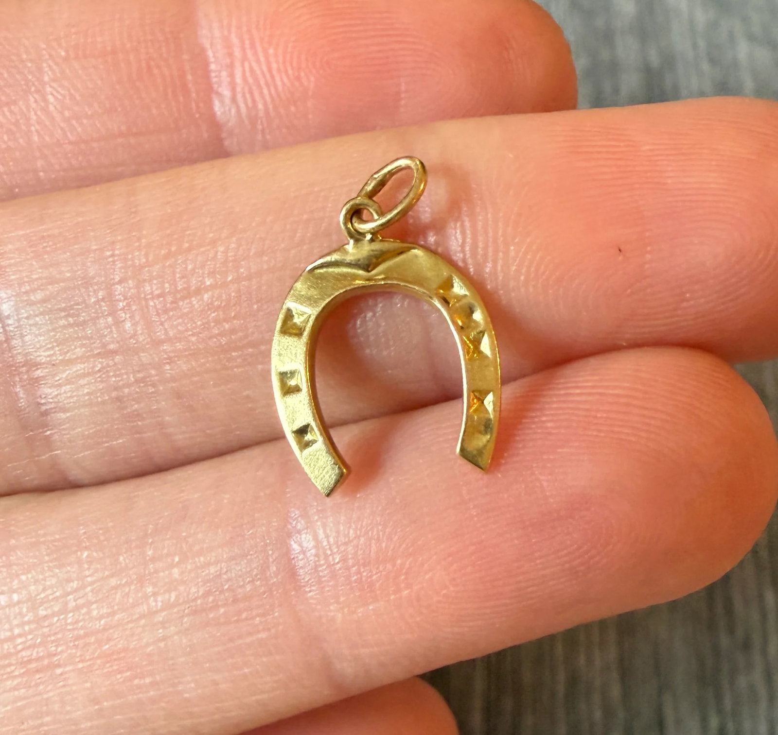 Vintage 18K Gold Horseshoe Charm: Metal: 18K Yellow Gold (acid tested)Weight: 0.4 gramsMeasurements: 0.5 inches long by 0.5 inches wideMarkings: NoneCondition: In fair condition with some squishing visible in the backFollow us on Inst
