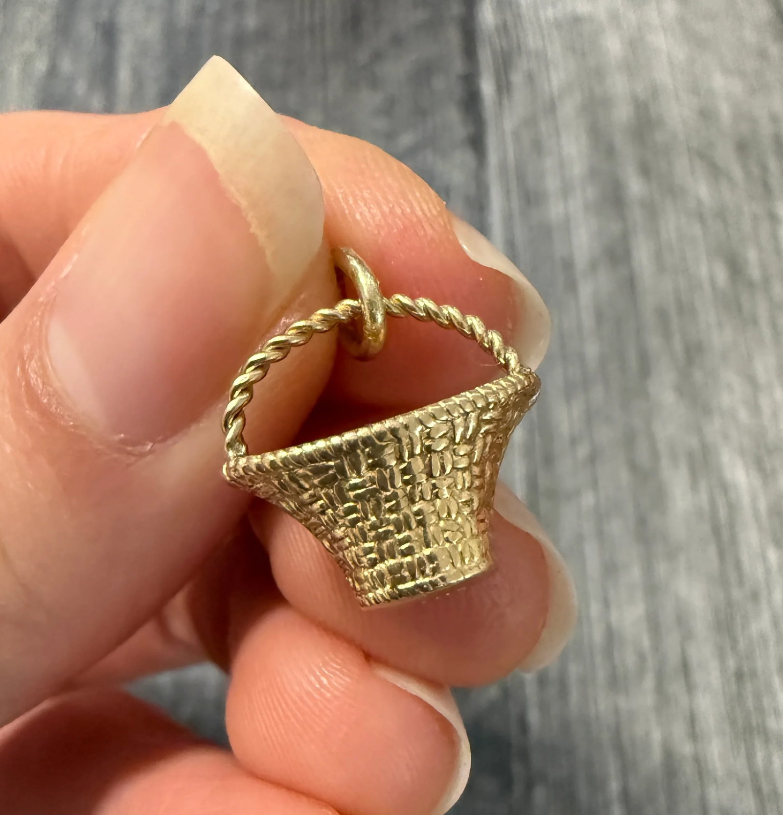 Vintage 14K Gold Basket Charm: Metal: 14K Yellow Gold Weight: 1.2 gramsMeasurements: 0.55 inches long by 0.55 inches wideMarkings: "14K"Condition: In very good vintage condition with some minor surface where consistent with ageFoll