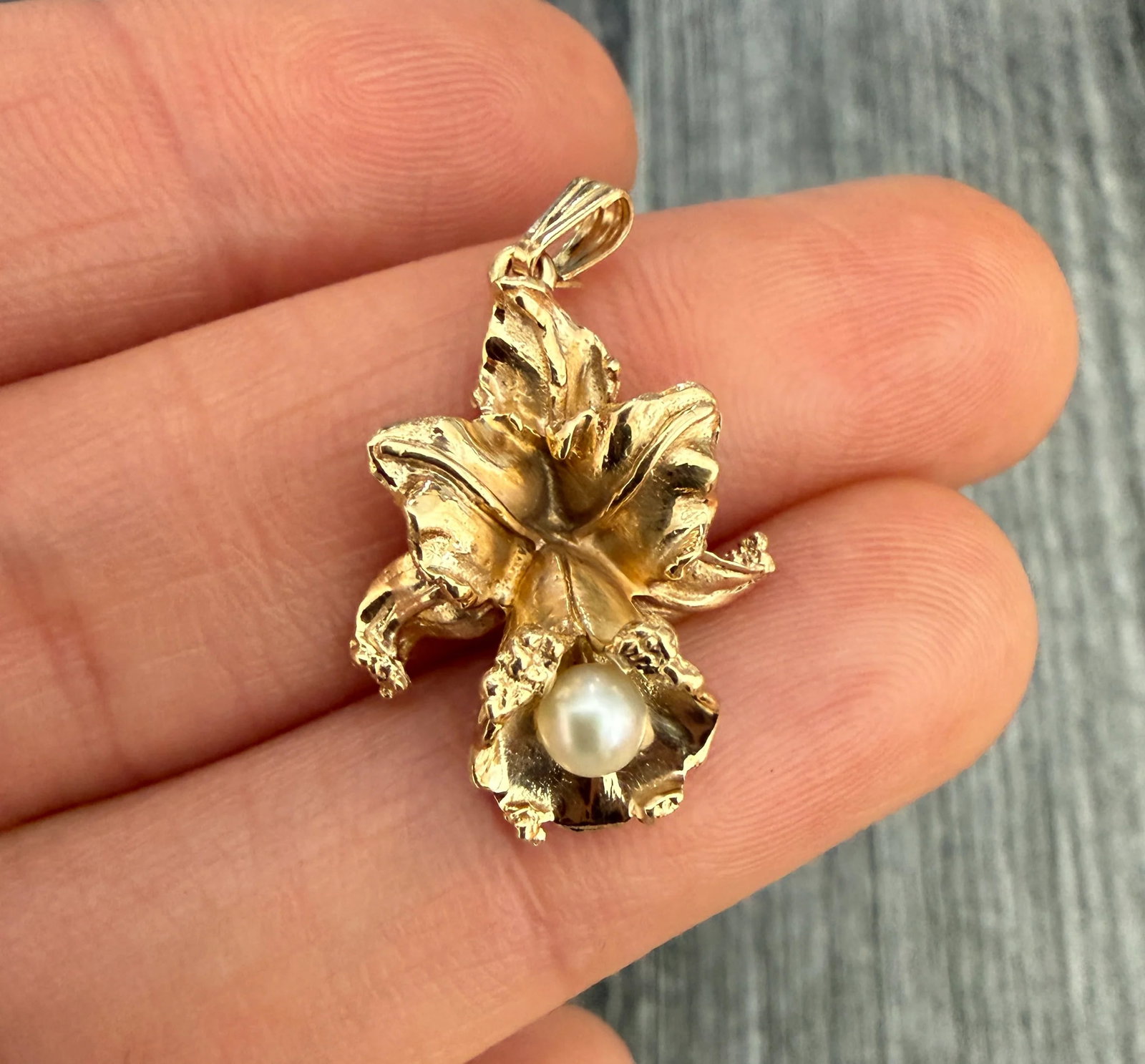 Vintage 14K Gold Daffodil Orchid Charm: Metal: 14K Yellow Gold Weight: 2.8 gramsMeasurement: 0.75 inches long by 0.7 inches wideMarkings: "14K"Condition: In good vintage condition with some minor surface wear consistent with ageFollow us