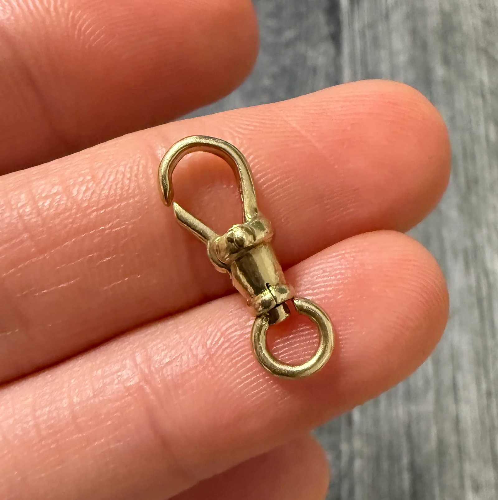 14K Gold Swivel Dog Clip: Metal: 14K Yellow Gold Weight: 1.4 gramsMeasurements: 0.75 inches long by 0.3 inches wideMarkings: "585"Condition: In good condition with some minor surface wearFollow us on Instagram @alphaomegajewel