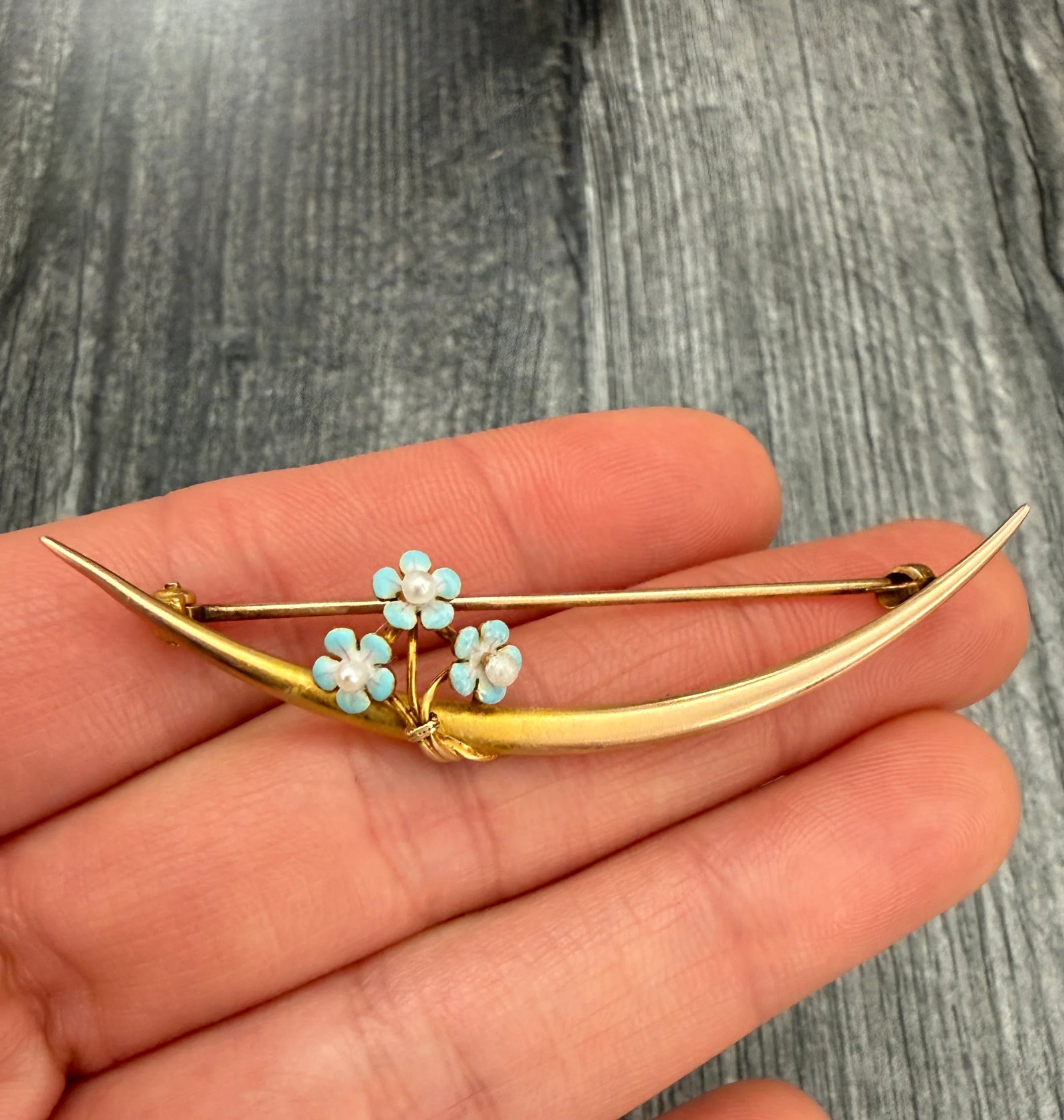Art Nouveau Krementz Forget Me Not Crescent Pin: Metal: 14K Yellow Gold (acid tested)Weight: 3.1 gramsMeasurements: 0.65 inches long by 2.6 inches wideMarkings: "14K" and maker's markCondition: Most of the bloomed finish has rubbed off. There is als