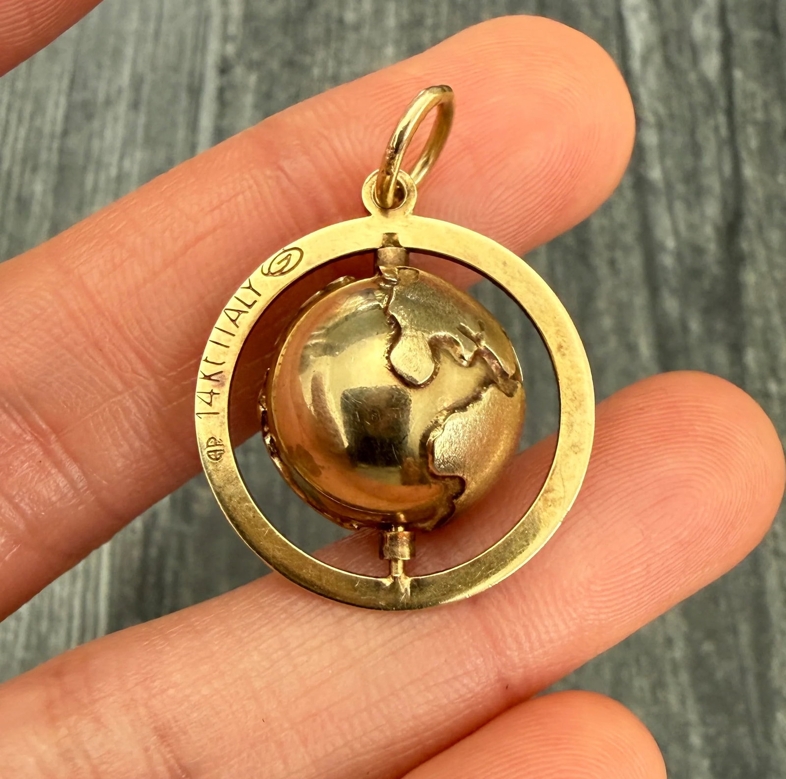 Vintage 14K Gold Spinning Globe Charm: Metal: 14K Yellow Gold Weight: 6.1 gramsMeasurements: 1 inch diameter Markings: "14Kt ITALY"Condition: In good condition with some minor surface wearFollow us on Instagram @alphaomegajewelry for the l