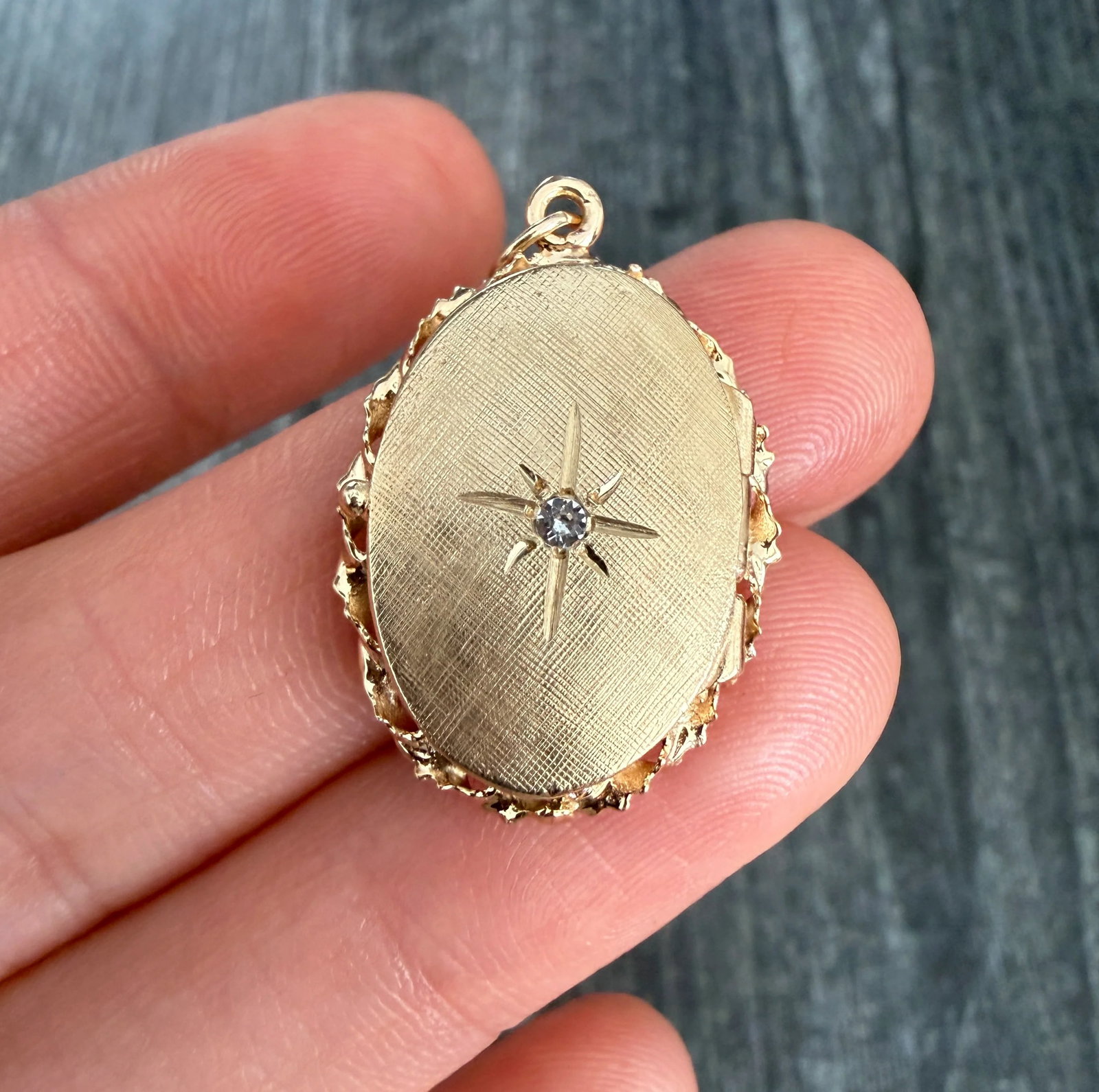 Star Motif Vintage 14K Gold Locket Pendant: Metal: 14K Yellow Gold Weight: 4.5 gramsMeasurements: 0.9 inches long by 0.75 inches wide Condition: In very good vintage condition with some minor surface wear consistent with age.Follow us on Instag