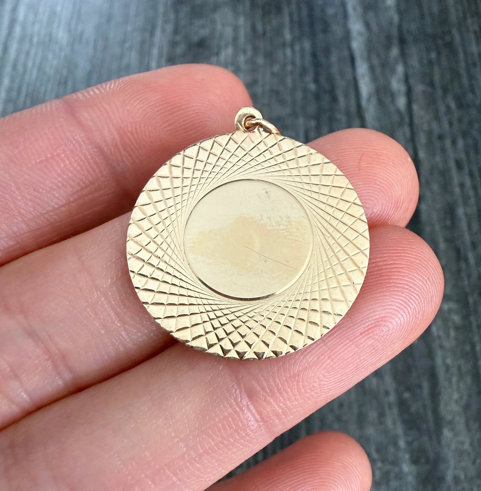 Vintage 14K Gold Engine Turned Optical Effects Disc Charm: Metal: 14K Yellow Gold Weight: 2.9 gramsMeasurements: 1 inch diameter Markings: "14K"Condition: In good vintage condition with some minor surface wear and some tarnish consistent with age.Follow us on