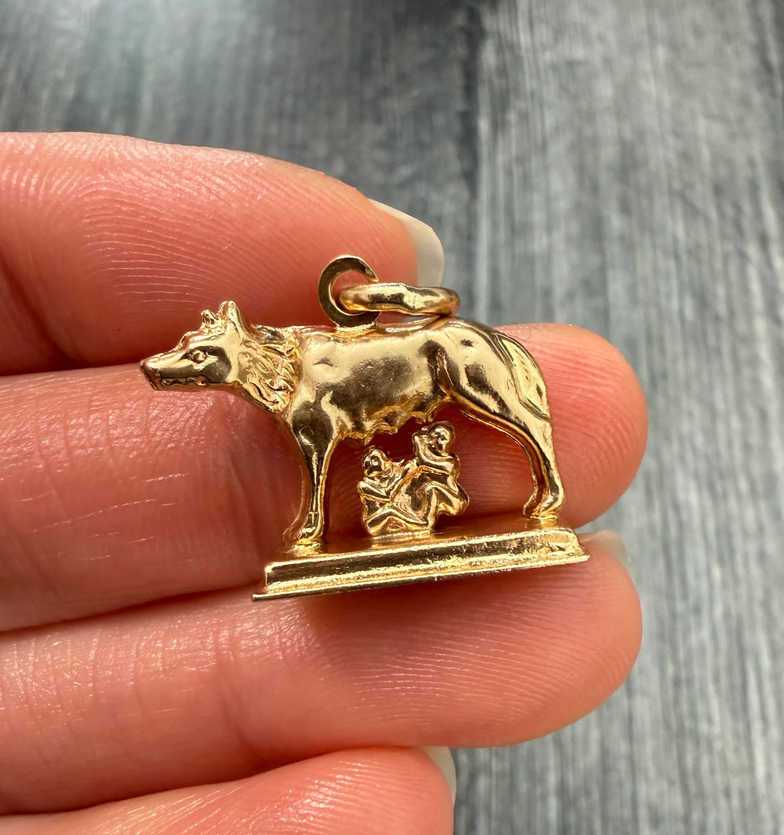 Vintage 18K Gold Wolf Of Rome "Capitoline Wolf" Charm (M): Metal: 18K Yellow Gold Weight: 3.8 gramsMeasurements: 0.7 inches long by 0.75 inches wideMarkings: "750"Condition: In very good vintage condition with some minor surface wear consistent with age.Follo