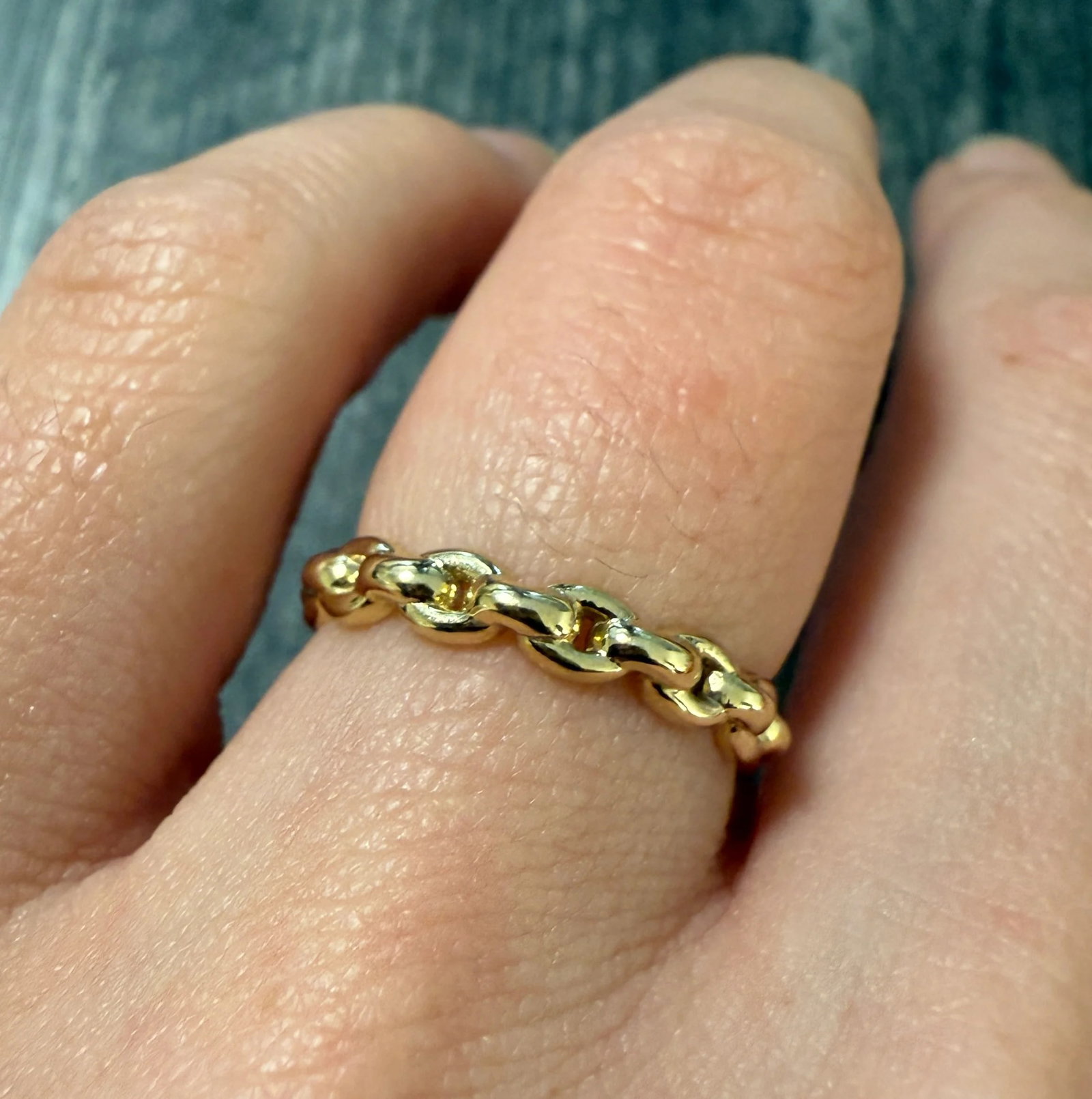 Oval Chain Link 14K Gold Band: Metal: 14K Yellow Gold Weight: 2.7 gramsRing Size: 6Width: 3.4 mm wideMarkings: "14K"Condition: In very good condition with some minor surface wear consistent with age. Follow us on Instagram @alphaom