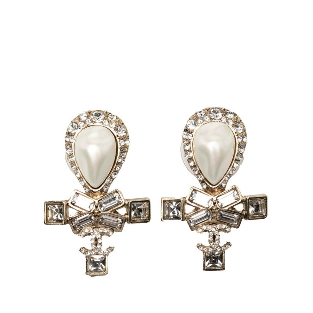 Chanel Coco Mark Vintage Stud Earrings C19A Silver Faux Pearl Plated Rhinestone Women's CHANEL: --- Catalog ---Category: SizeSize (HxWxD): 30.40mm x 19.70mm / 1.20'' x 0.78''Category: DesignType: Stud earringsColor: SilverGender: WomenMaterial: RhinestoneCategory: GeneralBrand: Chanel--- Item Li