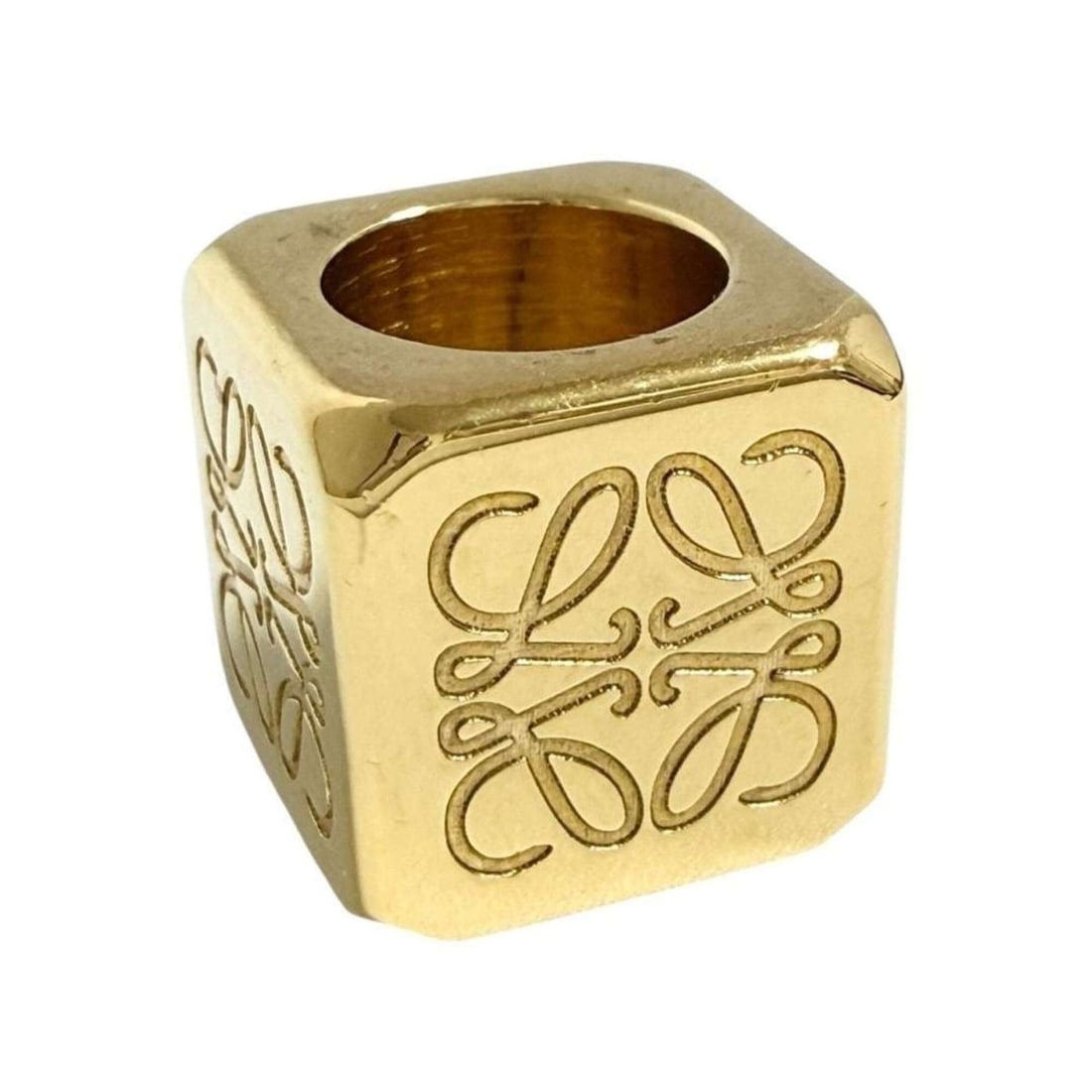Loewe Men's & Women's Anagram Dice Charm (for customization): --- Catalog ---Category: SizeSize (HxWxD): 11.00mm x 11.00mm / 0.43'' x 0.43''Category: DesignType: Italian charmGender: Men,WomenMaterial: MetalCategory: GeneralBrand: LoeweCountry of Origin: Spain--