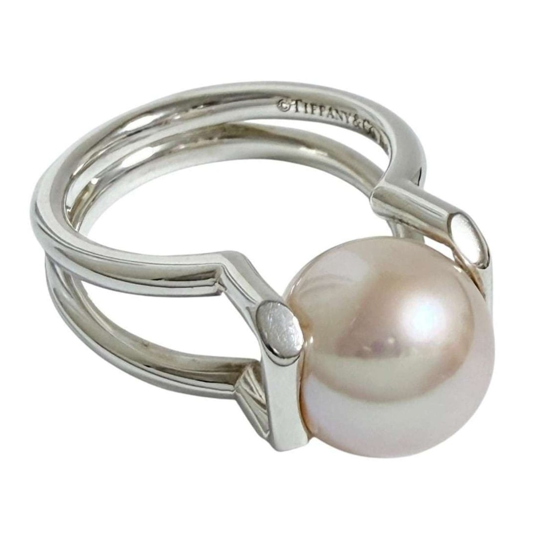 Tiffany & Co. Women's Freshwater Pearl Ring, Size 8-9: --- Catalog ---Category: SizeJP Size: 8.5US Size: 4.5Category: DesignType: Band ringGender: WomenMaterial: Silver 925Category: GeneralBrand: Tiffany--- Item List ---Section: ConditionRanking: Rank A U