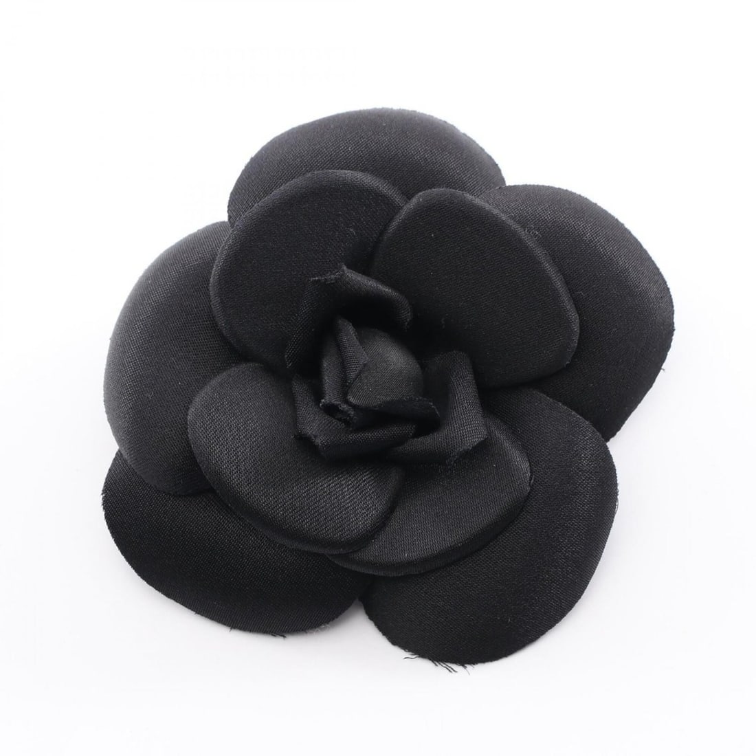 Chanel Camellia Brooch, Fabric Accessory, Women's, Black: --- Catalog ---Category: SizeSize (HxWxD): 10cm x 10cm / 3.93'' x 3.93''Category: DesignType: BroochColor: BlackGender: WomenCategory: GeneralBrand: Chanel--- Item List ---Section: ConditionRanking: R