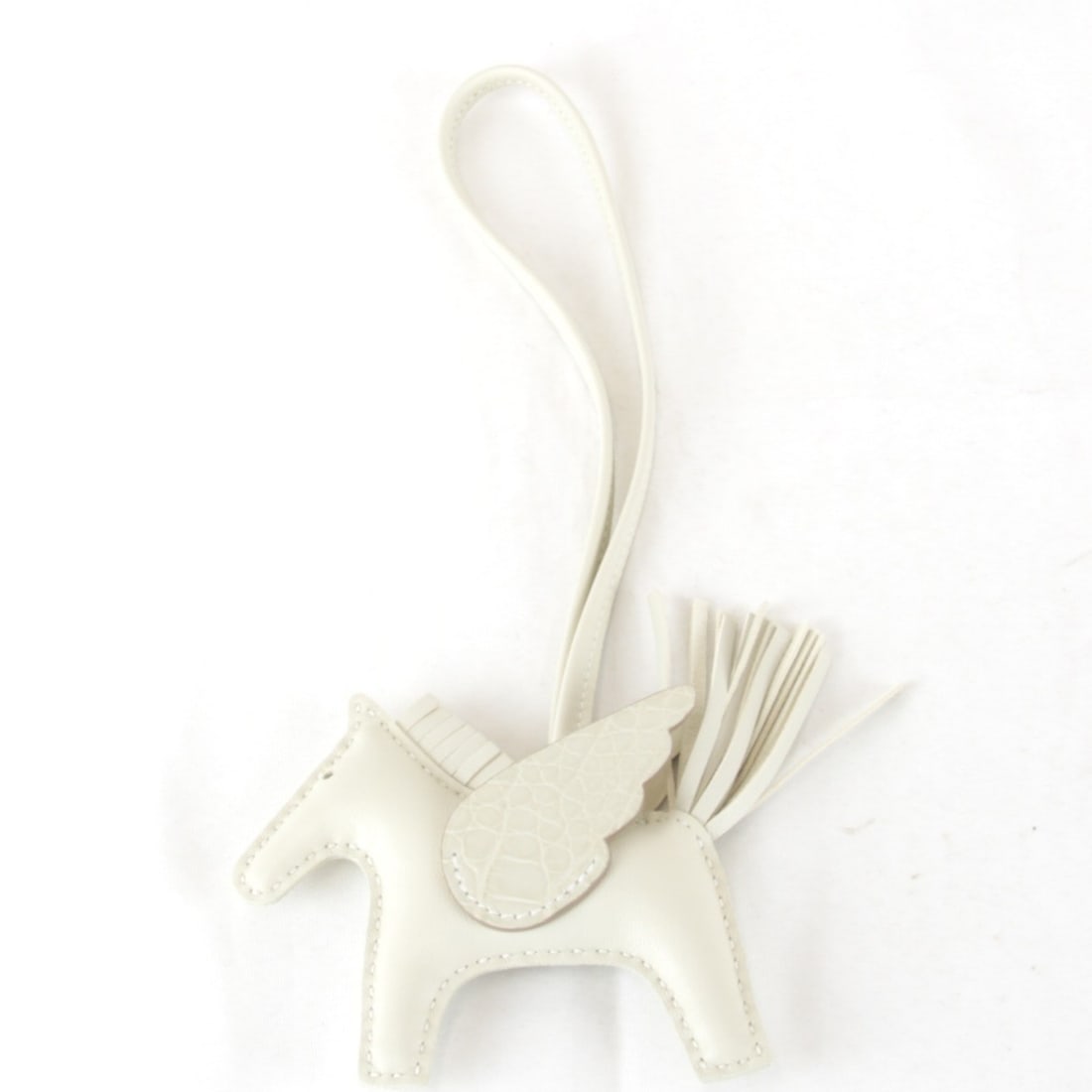 HERMES Rodeo Pegasus Charm, U Stamp, Leather, White, Women's: --- Catalog ---Category: SizeSize (HxWxD): 120.00mm x 90.00mm / 4.72'' x 3.54''Category: DesignType: Handbag charmColor: WhiteGender: WomenMaterial: LeatherCategory: GeneralBrand: Hermes--- Item List
