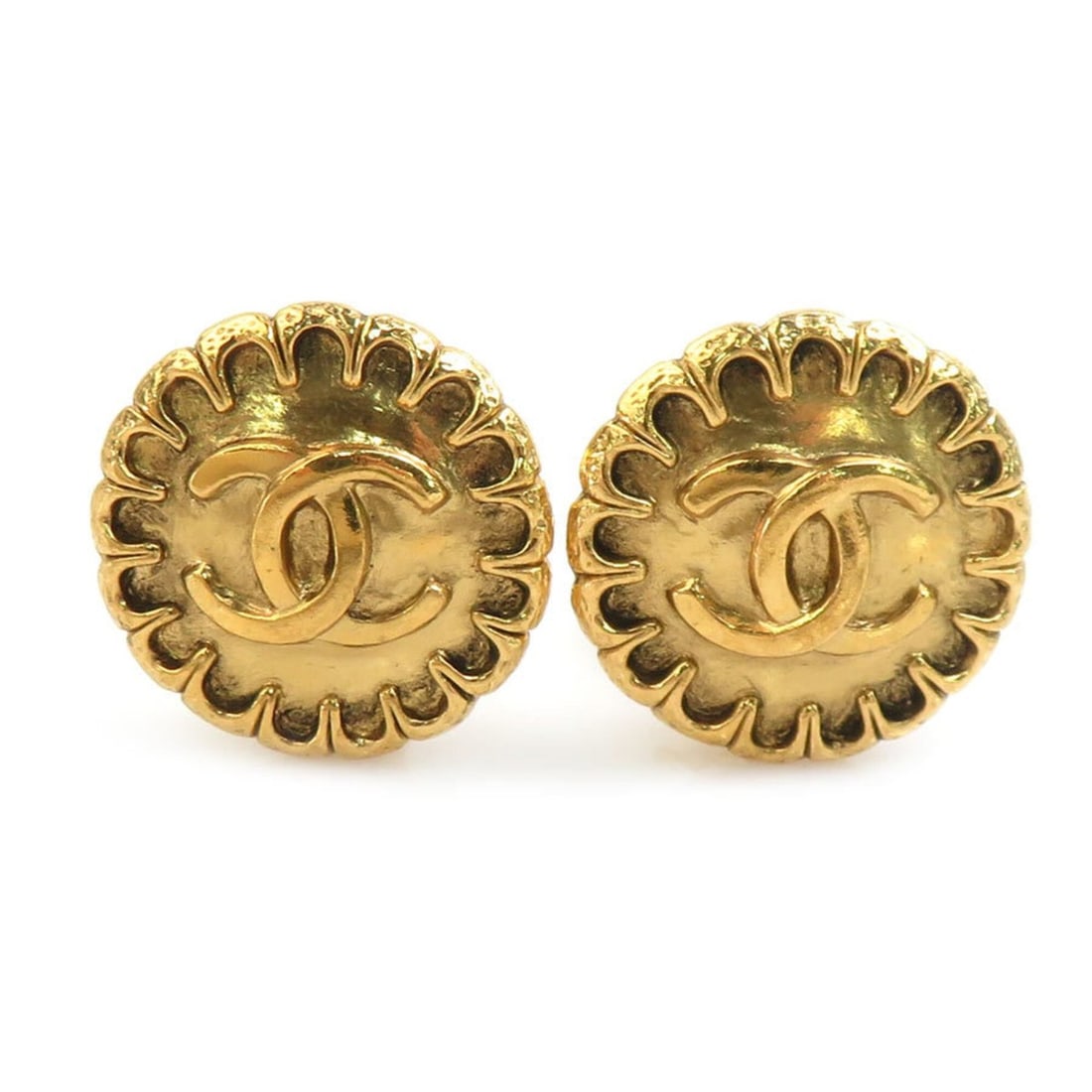 Chanel earrings, Coco Mark design, metal, gold, women's, e61969i: --- Catalog ---Category: SizeDiameter: 23mm / 0.9''Category: DesignType: Clip earringsColor: GoldGender: WomenMaterial: MetalCategory: GeneralBrand: ChanelCountry of Origin: France--- Item List ---Sec
