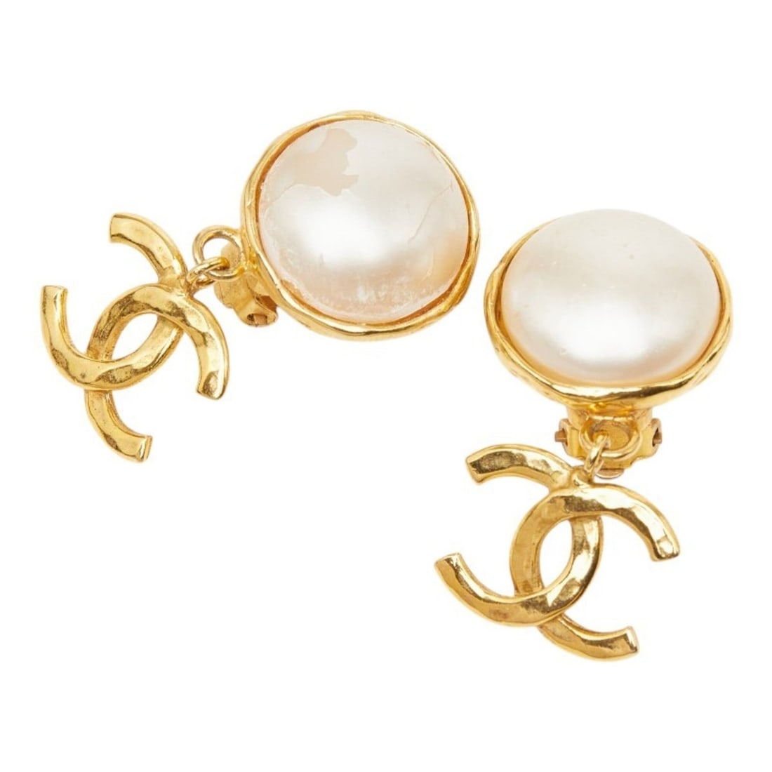 Chanel Coco Mark Vintage Swing Earrings 96P Gold Faux Pearl Plated GP Women's CHANEL: --- Catalog ---Category: SizeSize (HxWxD): 45.30mm x 22.60mm / 1.78'' x 0.89''Category: DesignType: Clip earringsColor: GoldGender: WomenMaterial: Gold platingCategory: GeneralBrand: Chanel--- Item Li