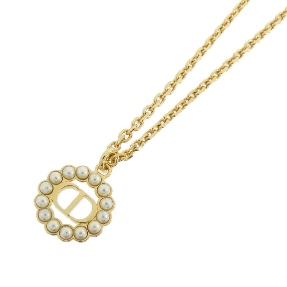 Christian Dior Petite CD Circle N3559WOMRS Necklace: --- Catalog ---Category: SizePendant Size: 12mm x 12mm / 0.47'' x 0.47''Neck Circumference: 39 cm - 42 cm / 15.35'' - 16.53''Category: DesignColor: Gold, WhiteGender: WomenNecklace Type: