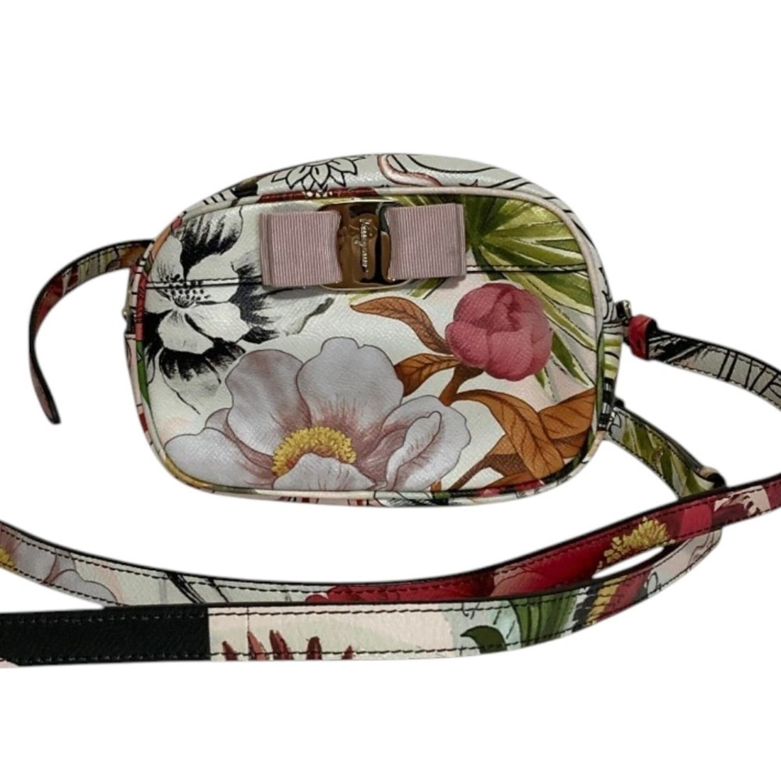 Salvatore Ferragamo Japan Limited Silk Capsule Collection Vara Ribbon Shoulder Bag Multicolor: --- Catalog ---Category: SizeSize (HxWxD): 12cm x 17.5cm x 6cm / 4.72'' x 6.88'' x 2.36''Category: DesignType: Shoulder bagColor: Multi-colorGender: WomenMaterial: Leather Category: GeneralBrand: