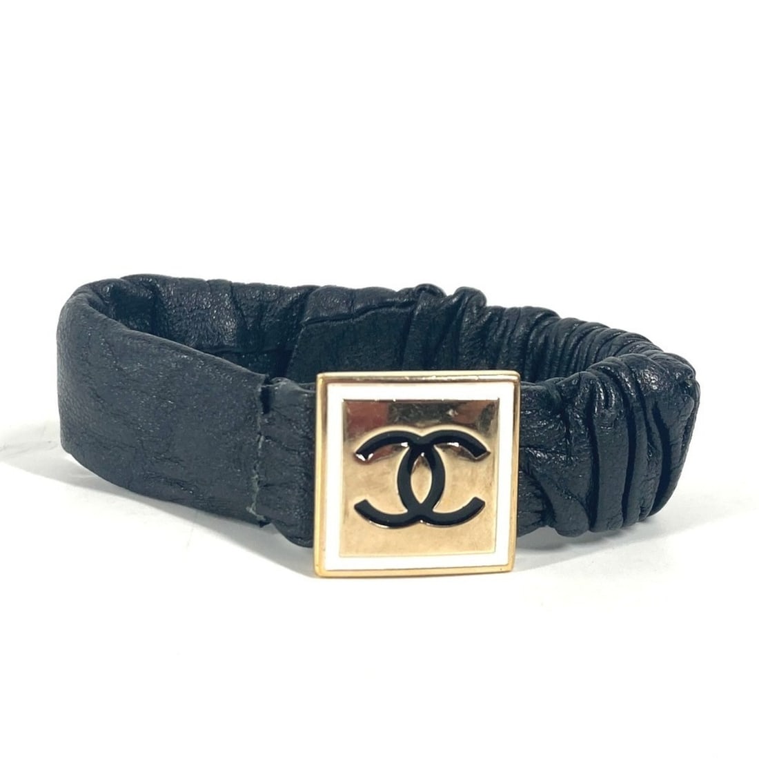 CHANEL 21B CC Coco Mark Logo Hair Tie Accessory Scrunchie Leather Women's Black: --- Catalog ---Category: SizeSize (LxW): 7.5cm / 2.95''Category: DesignType: Hair tieColor: BlackGender: WomenMaterial: LeatherCategory: GeneralBrand: Chanel--- Item List ---Section: ConditionSmell: P