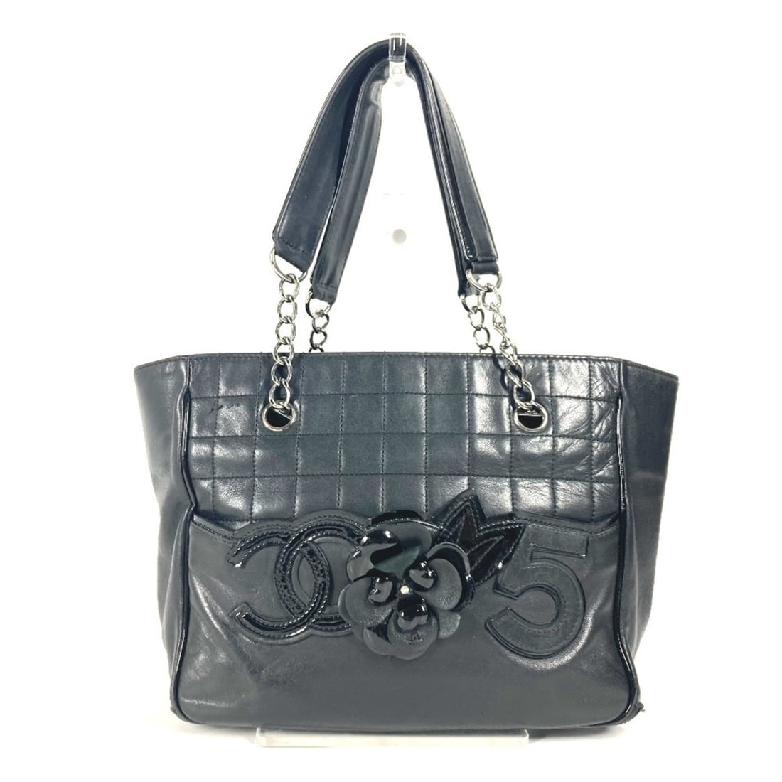 CHANEL Camellia No. 5 Icon Chocolate Bar Shoulder Bag, Tote Chain Leather, Women's, Black: --- Catalog ---Category: SizeSize (HxWxD): 20.5cm x 25cm x 12cm / 8.07'' x 9.84'' x 4.72''Category: DesignType: Shoulder bag, Tote bagColor: BlackGender: WomenMaterial: Leather Category: GeneralBrand:
