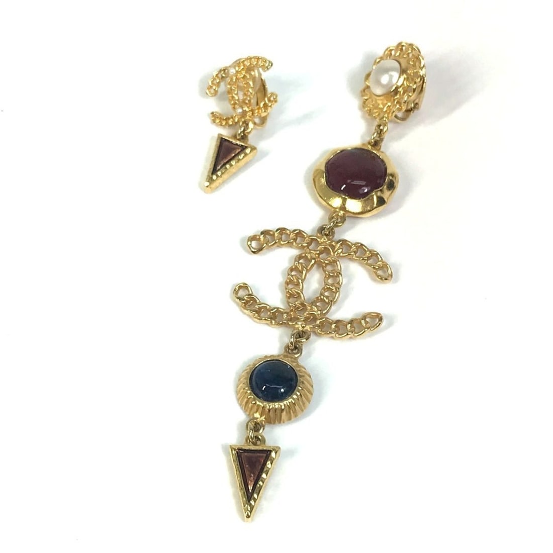 CHANEL CC Coco Mark Color Stone Faux Pearl A18K Earrings GP Women's Gold x Multicolor: --- Catalog ---Category: SizeSize (HxWxD): 110.00mm x 30.00mm / 4.33'' x 1.18''Category: DesignType: Clip earringsColor: Gold, Multi-colorGender: WomenMaterial: Gold platingCategory: GeneralBrand: Cha