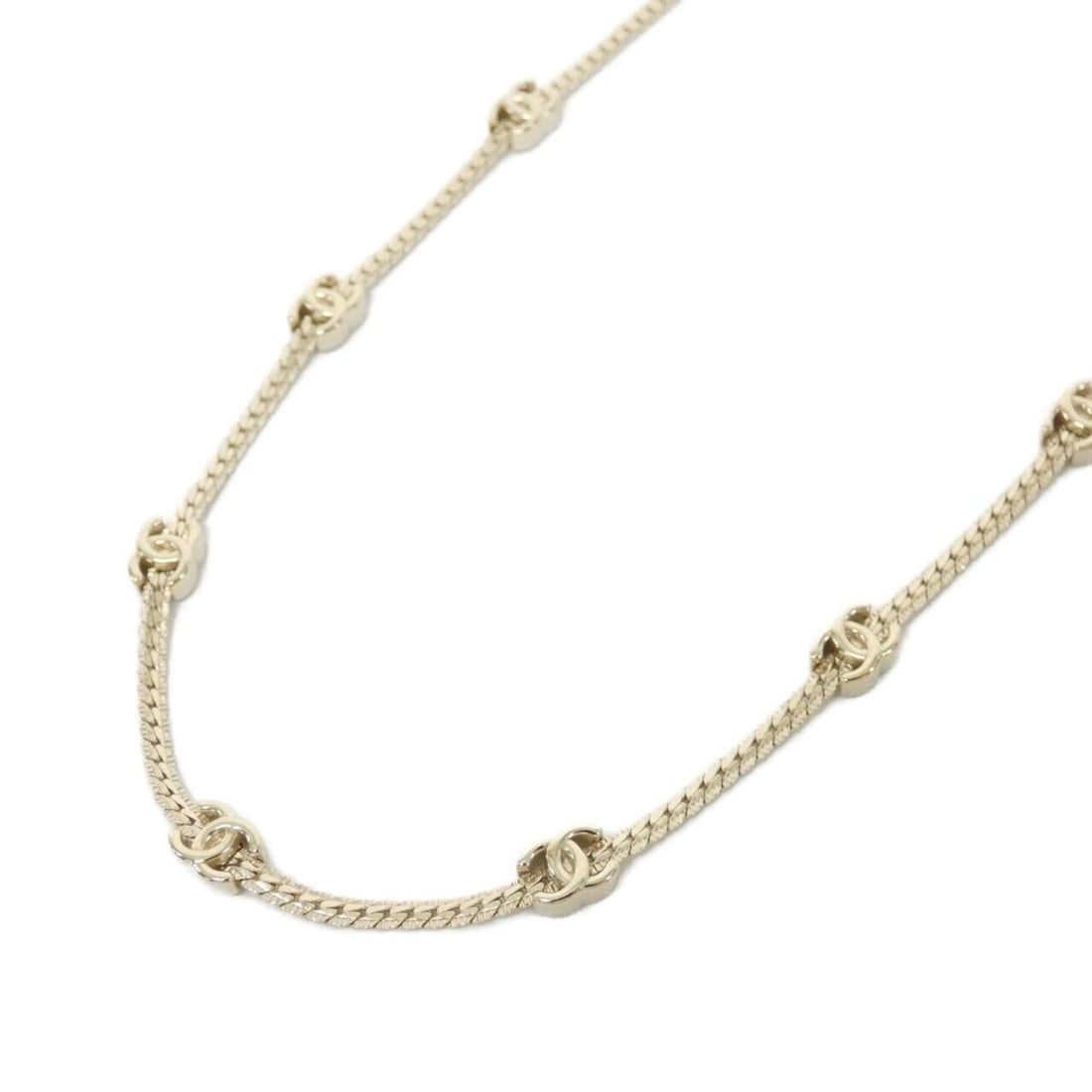 Chanel ABE254 Necklace: --- Catalog ---Category: SizeNeck Circumference: 39 cm - 53 cm / 15.35'' - 20.86''Category: DesignColor: GoldGender: WomenNecklace Type: NecklaceCategory: GeneralBrand: Chanel--- Item List