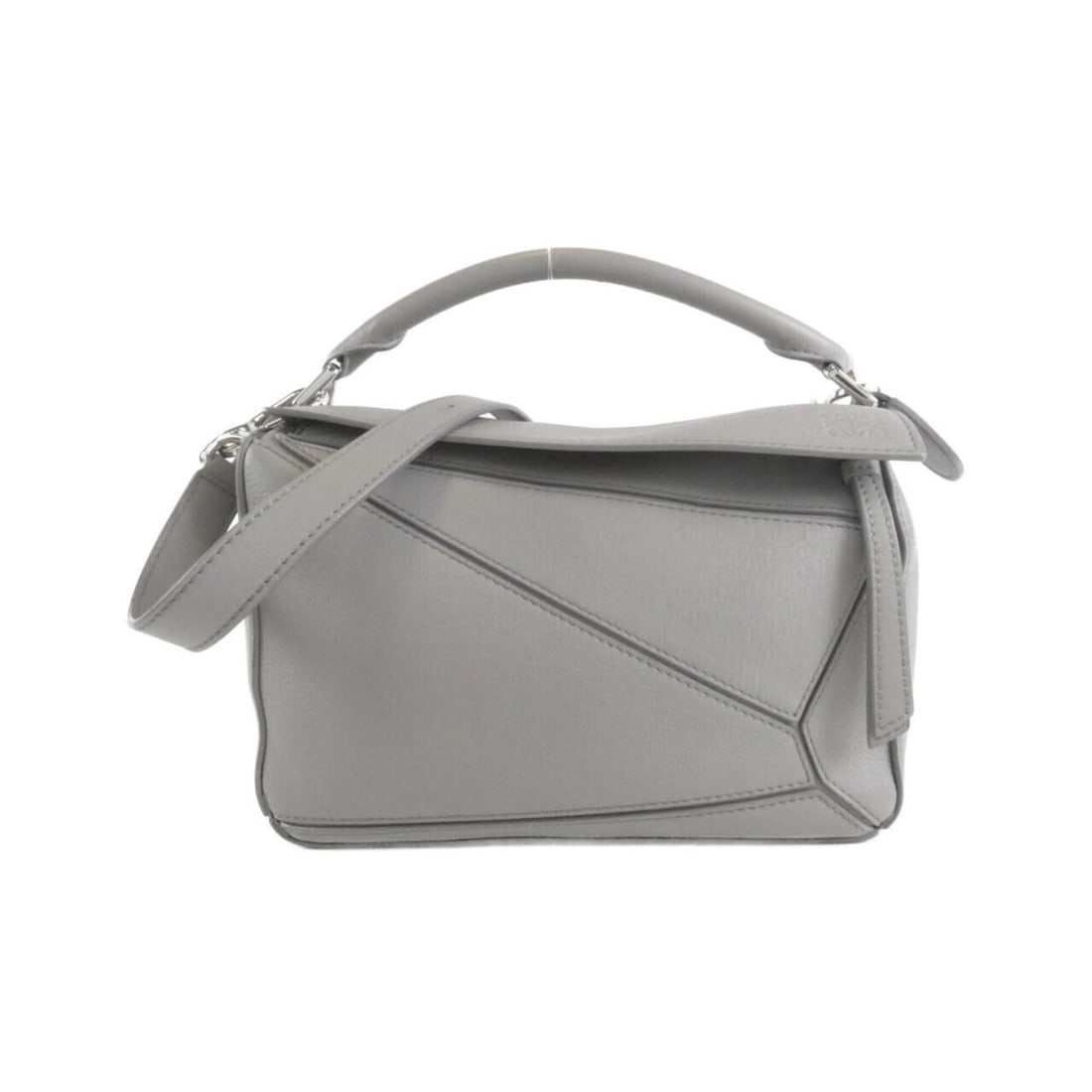 Loewe Puzzle Small 322 30 S21 Handbag: --- Catalog ---Category: SizeWeight: 500g / 1.1lb.Size (HxWxD): 16cm x 24cm x 10cm / 6.29'' x 9.44'' x 3.93''Strap Length: 79cm - 113cm / 31.1'' - 44.48''Handle Length: 31cm / 12.2''Category: