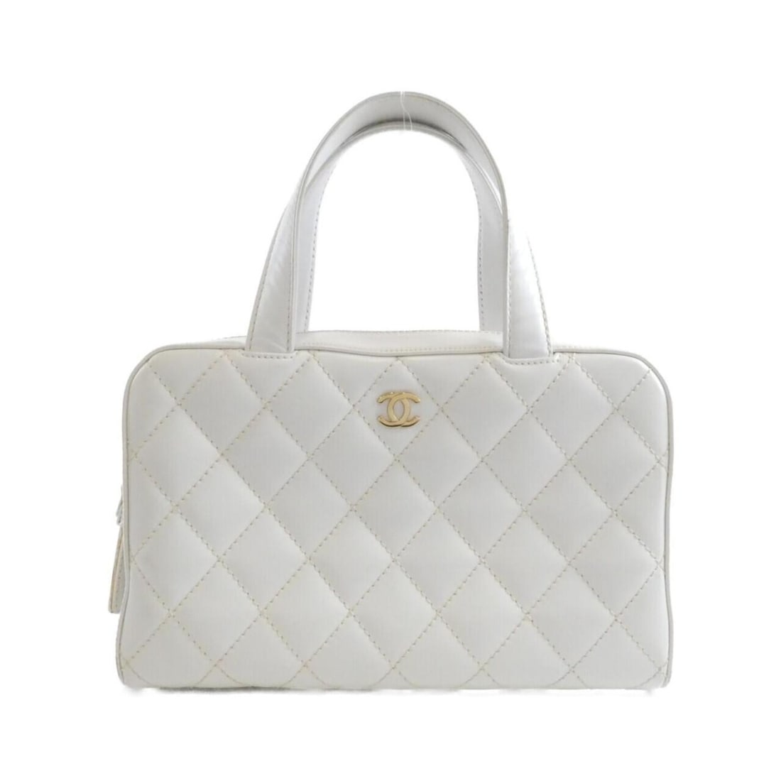 Chanel Wild Stitch Line 18121 Handbag: --- Catalog ---Category: SizeSize (HxWxD): 21cm x 33cm x 12cm / 8.26'' x 12.99'' x 4.72''Category: DesignType: HandbagColor: WhiteGender: WomenMaterial: Leather Hardware Color: GoldLeather/Fur Type: