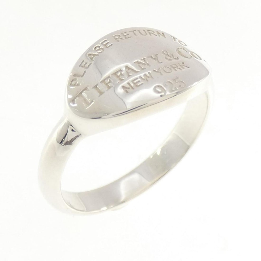 Tiffany & Co. Return to ring: --- Catalog ---Category: SizeJP Size: 13.0US Size: 6.5Category: DesignType: Band ringGender: WomenMaterial: Silver 925Category: GeneralBrand: Tiffany--- Item List ---Section: ConditionRanking: Rank A