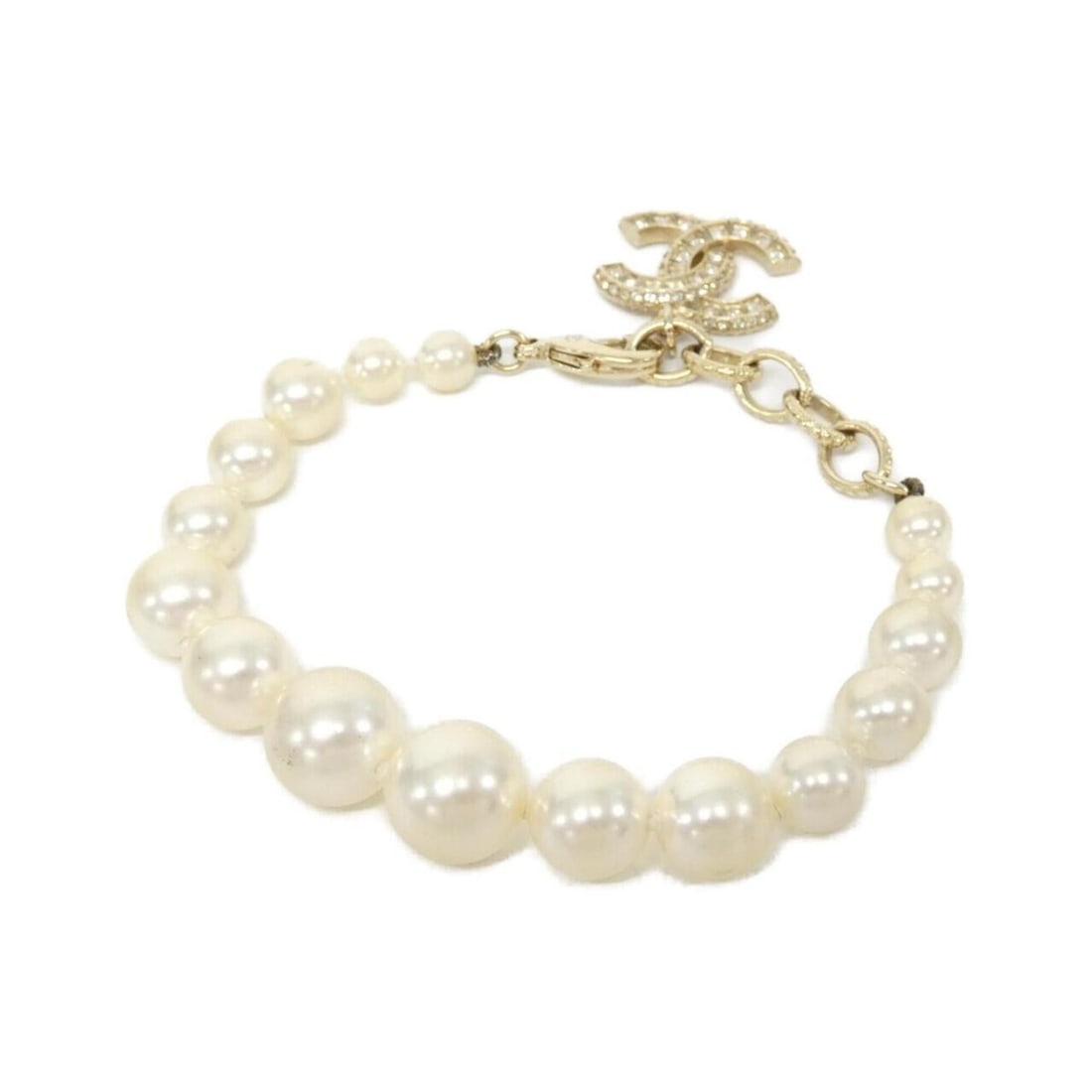 Chanel 86499 Bracelet: --- Catalog ---Category: SizeLength: 19cm - 21cm / 7.48'' - 8.26''Category: DesignType: Charm braceletColor: Gold, WhiteGender: WomenCategory: GeneralMPN: 86499Brand: Chanel--- Item List ---Section: