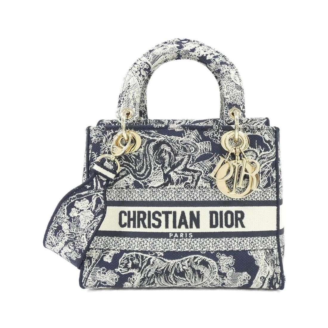 Christian Dior TOILE DE JOUY REVERSE Lady D-Lite Medium Handbag M0565ORGO: --- Catalog ---Category: SizeSize (HxWxD): 20cm x 24cm x 12cm / 7.87'' x 9.44'' x 4.72''Category: DesignType: HandbagColor: BlueGender: WomenMaterial: Canvas Category: GeneralMPN: M0565ORGOBrand: