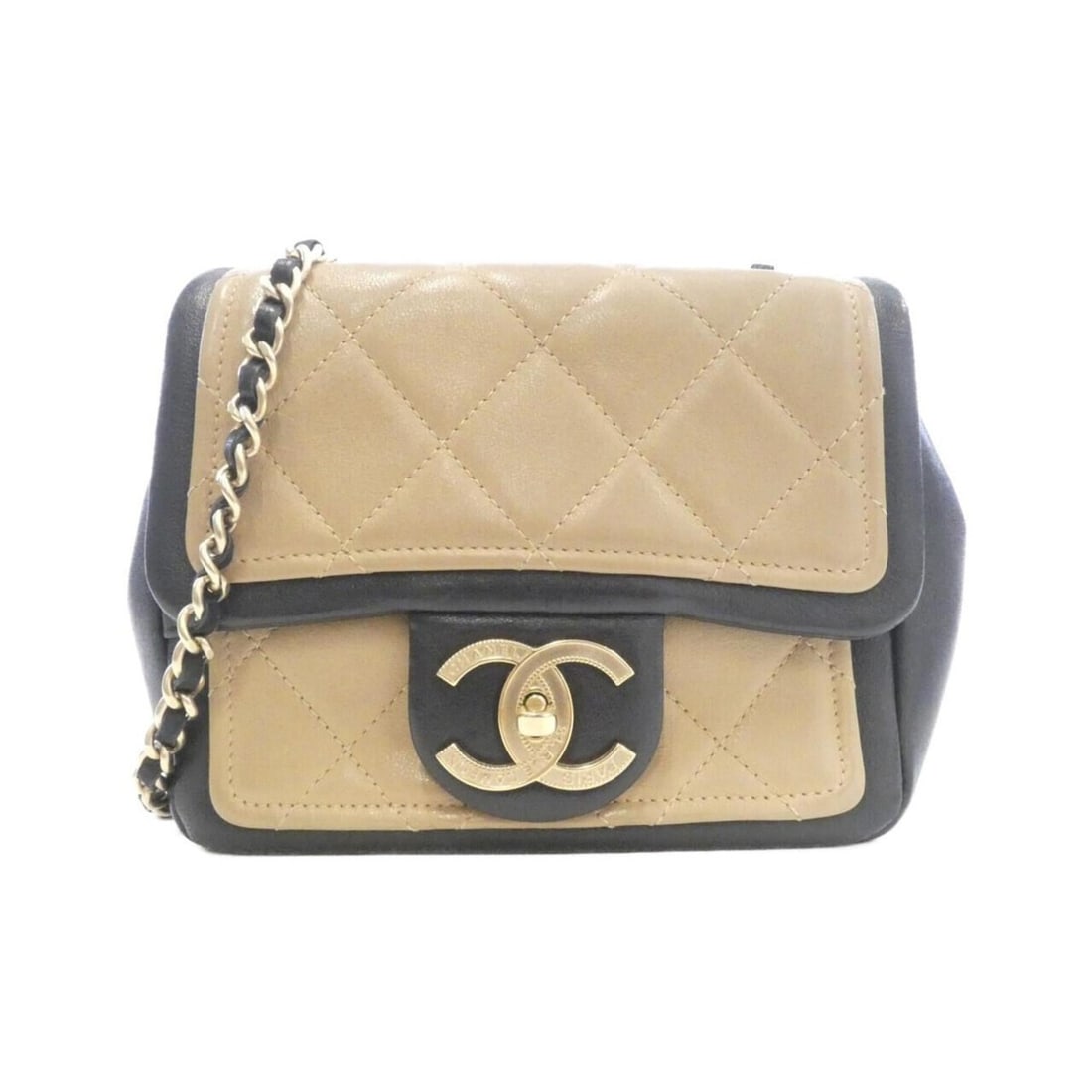 Chanel 92210 Shoulder Bag: --- Catalog ---Category: SizeSize (HxWxD): 14cm x 16cm x 6cm / 5.51'' x 6.29'' x 2.36''Category: DesignType: Shoulder bagColor: Beige, BlackGender: WomenMaterial: Leather Leather/Fur Type: