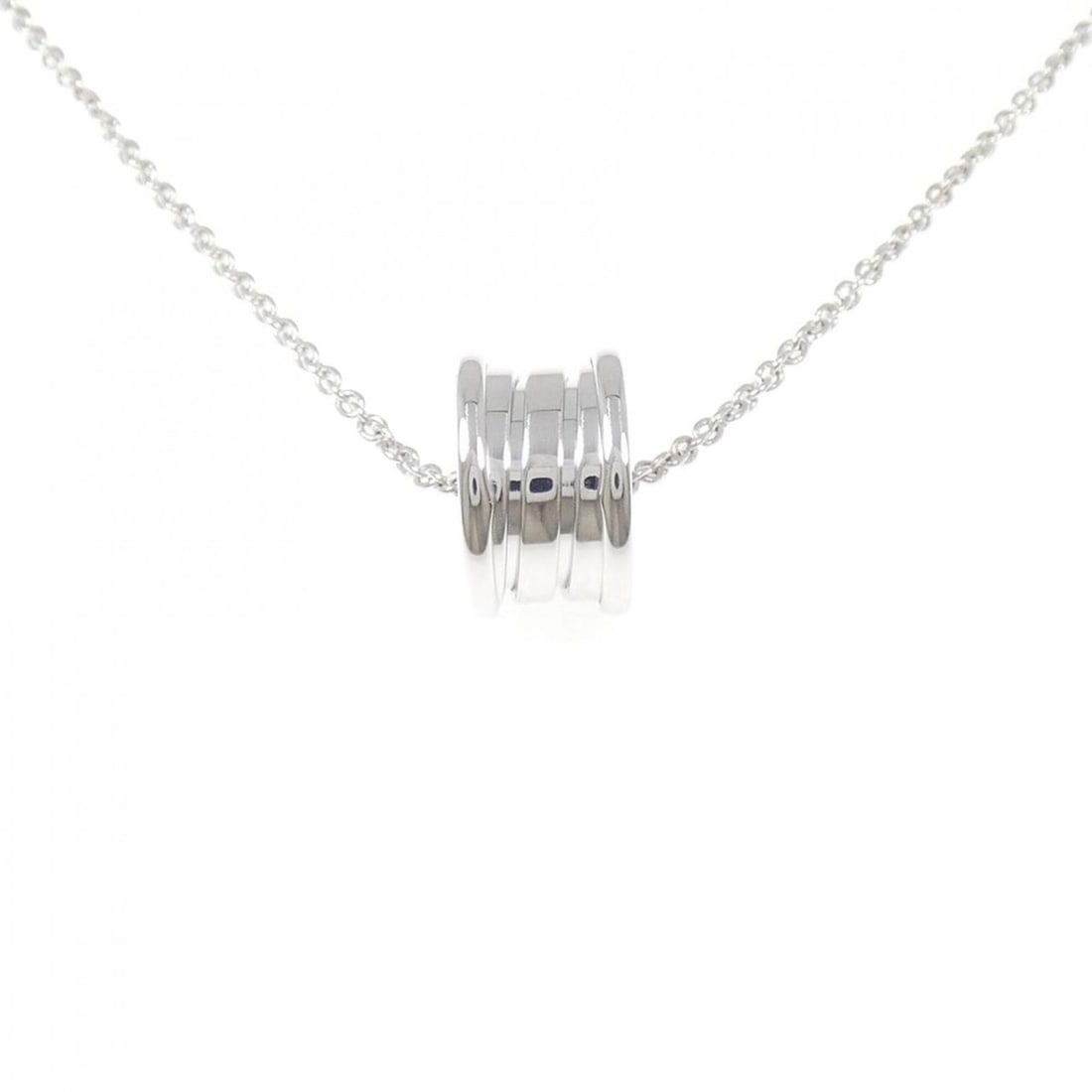 Bvlgari B.zero1 necklace: --- Catalog ---Category: SizePendant Size: 14.6mm x 8.8mm / 0.57'' x 0.34''Neck Circumference: 40 cm / 15.74''Category: DesignColor: White goldGender: WomenMaterial: White gold (18K)Pendant Type: