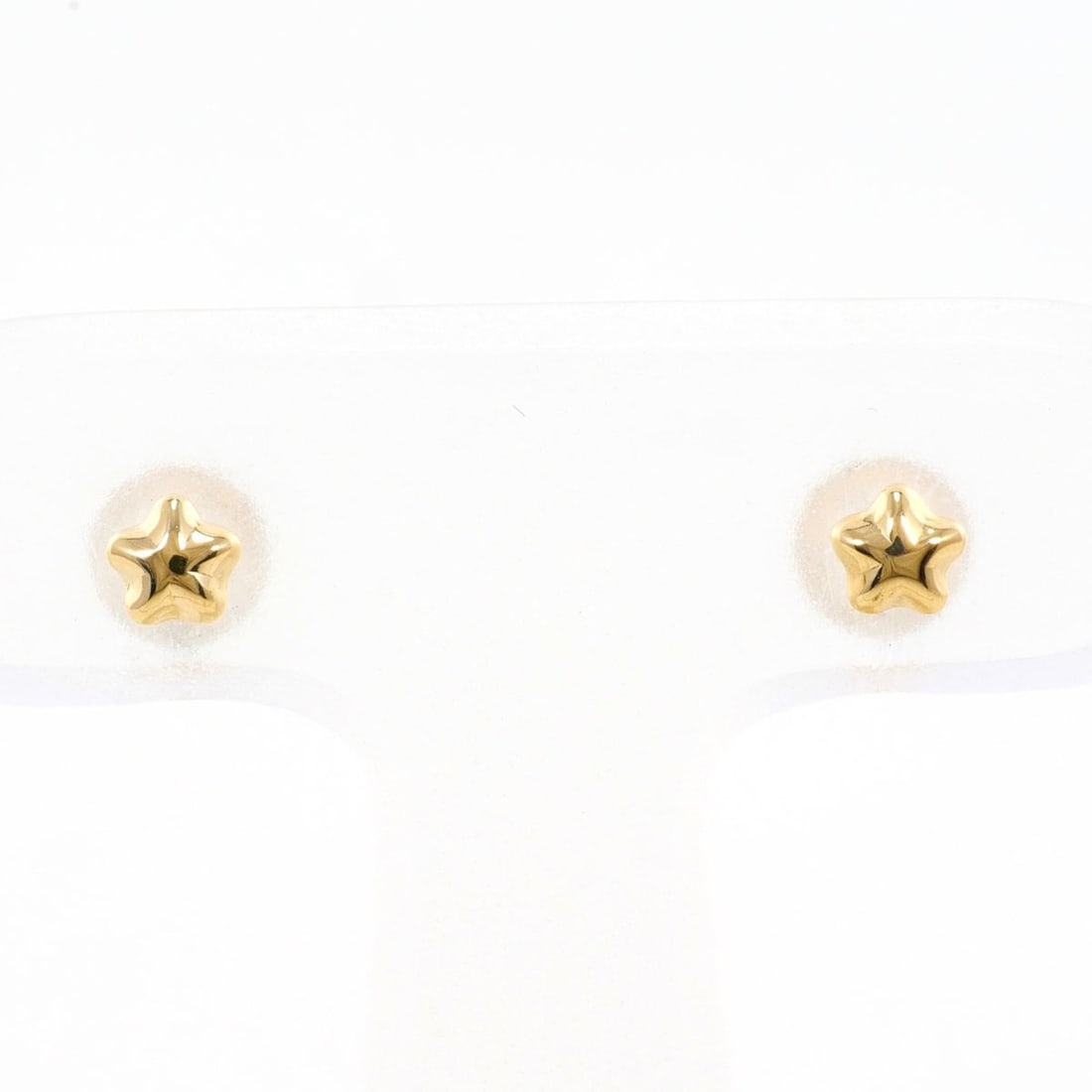 18K (18-karat) yellow gold earrings, total weight 0.4g, like new.: --- Catalog ---Category: SizeWeight: 0.4g / 0.01oz.Category: DesignType: Stud earringsColor: Yellow goldMetal: GoldGender: WomenMaterial: Yellow gold (18K)Metal Purity: 18KCategory: GeneralBrand: Unbr