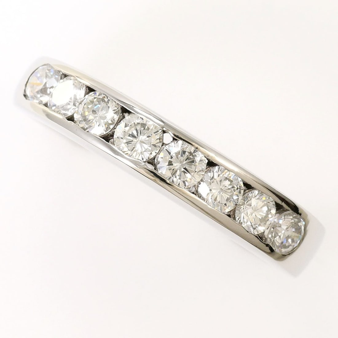 PT900 Platinum Ring, 1 Diamond, 0.55ct, with Appraisal Certificate, Total Weight 4.1g, Like New: --- Catalog ---Category: SizeWidth: 4mm / 0.16''Weight: 4.1g / 0.14oz.JP Size: 11US Size: 6Category: DesignType: Band ringColor: PlatinumMetal: PlatinumStone: DiamondGender: WomenMaterial: Platinum 90