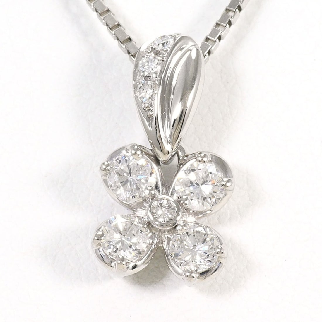 PT900 Platinum / PT850 Necklace with 0.51ct Diamond, Certificate of Authenticity, Total Weight 7.3g,: --- Catalog ---Category: SizeWeight: 7.3g / 0.25oz.Pendant Size: 16mm x 10mm / 0.62'' x 0.39''Neck Circumference: 50 cm / 19.68''Category: DesignColor: PlatinumMetal: PlatinumStone: DiamondGender: Wom