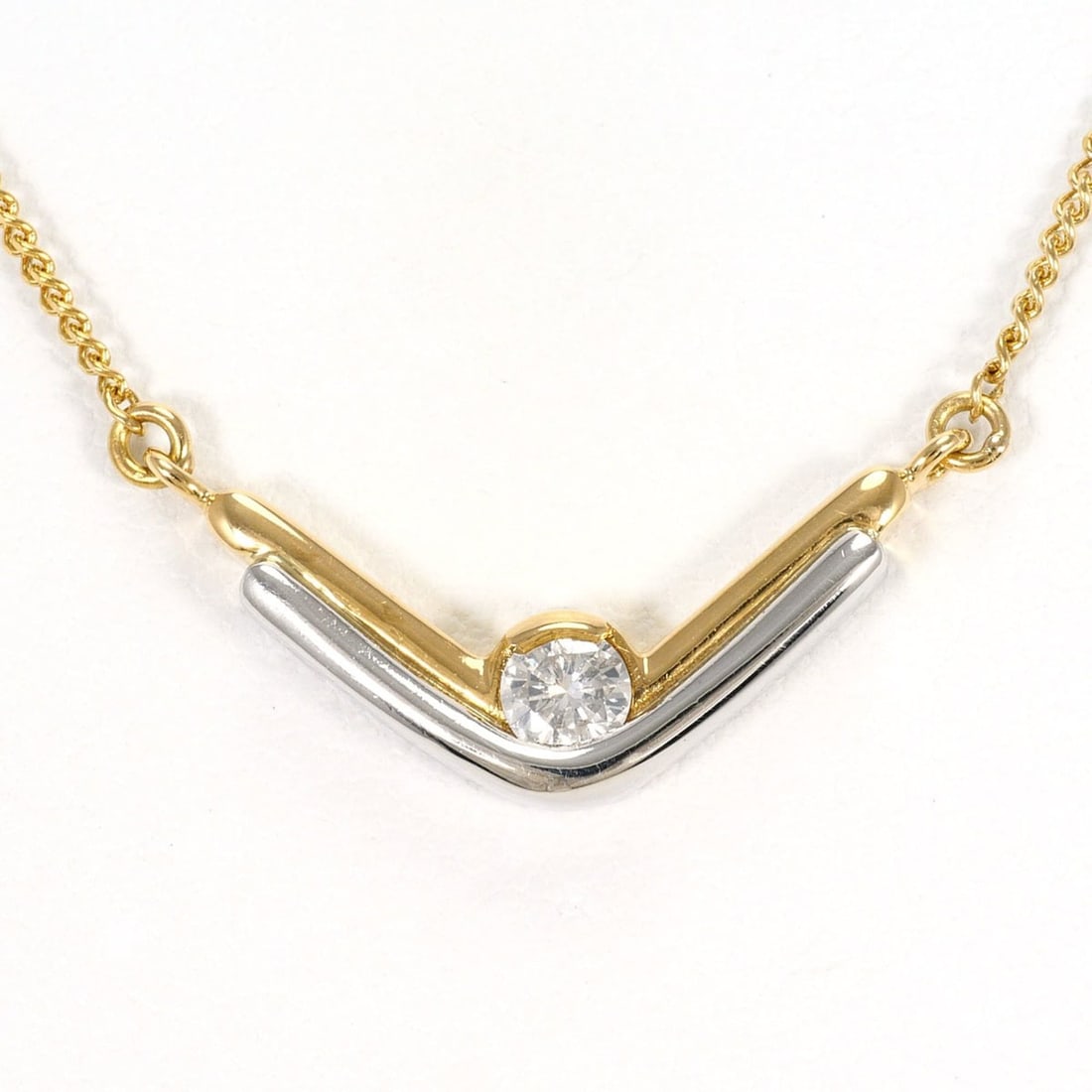 PT900 Platinum 18K Yellow Gold Necklace with 0.10ct Diamond, Certificate of Authenticity, Total: --- Catalog ---Category: SizeWeight: 3.9g / 0.13oz.Pendant Size: 8mm x 19mm / 0.31'' x 0.74''Neck Circumference: 42 cm / 16.53''Category: DesignColor: Platinum, Yellow goldMetal: Gold, PlatinumStone: 