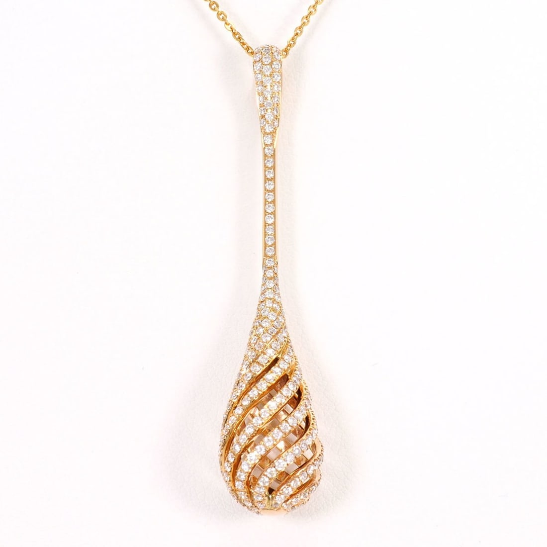 18K (18-karat gold) Pink Gold Necklace with 0.90ct Diamond, Certificate of Authenticity Included,: --- Catalog ---Category: SizeWeight: 7.9g / 0.27oz.Pendant Size: 52mm x 11mm / 2.04'' x 0.43''Neck Circumference: 46 cm / 18.11''Category: DesignColor: Pink goldMetal: GoldStone: DiamondGender: WomenM
