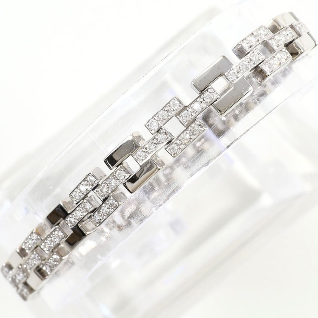 18K (18-karat white gold) bracelet with 1.00ct diamond, includes appraisal certificate, total weight: --- Catalog ---Category: SizeLength: 18cm / 7.08''Weight: 15.8g / 0.55oz.Category: DesignType: Charm braceletColor: White goldMetal: White GoldStone: DiamondGender: WomenMaterial: White gold (18K)Meta