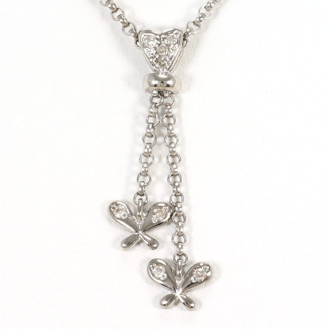 18K (18-karat white gold) necklace with 0.05ct diamond, includes appraisal certificate, total weight: --- Catalog ---Category: SizeWeight: 4g / 0.14oz.Pendant Size: 25mm x 6mm / 0.98'' x 0.23''Neck Circumference: 42 cm / 16.53''Category: DesignColor: White goldMetal: White GoldStone: DiamondGender: Wo