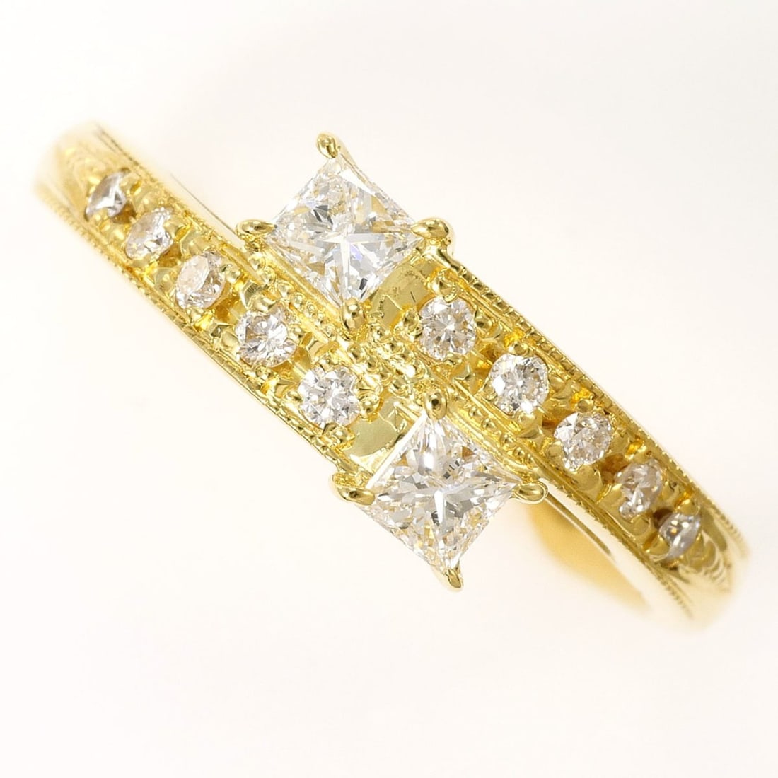 18K (18-karat) Yellow Gold Ring with 1 Diamond (0.50 ct), Certificate of Authenticity, Total Weight: --- Catalog ---Category: SizeWidth: 8mm / 0.31''Weight: 4.6g / 0.16oz.JP Size: 16US Size: 8Category: DesignType: Band ringColor: Yellow goldMetal: GoldStone: DiamondGender: WomenMaterial: Yellow gold 