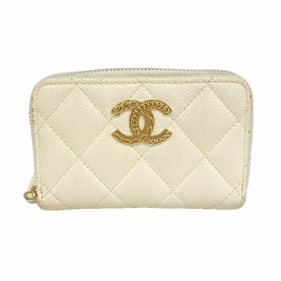 Chanel Matelassé Caviar Leather Wallet/Coin Case, White/Champagne, Women's: --- Catalog ---Category: SizeSize (HxWxD): 7cm x 10.5cm x 2cm / 2.75'' x 4.13'' x 0.78''Category: DesignType: Coin purse/coin caseColor: WhiteGender: WomenMaterial: Grained Calfskin Category: GeneralB