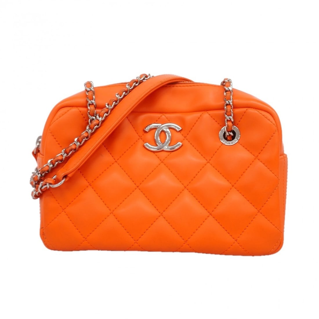 Chanel Matelassé Chain Shoulder Bag, Lambskin, Orange, Women's: --- Catalog ---Category: SizeSize (HxWxD): 12.5cm x 20cm x 8.5cm / 4.92'' x 7.87'' x 3.34''Category: DesignType: Shoulder bagColor: OrangeGender: WomenMaterial: Leather Hardware Color: SilverLeather/F