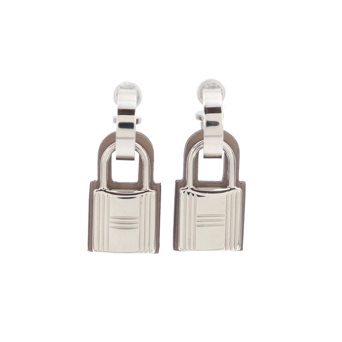 Hermes O'Kelly Earrings, Padlock-shaped, Swing, Swift Leather, Etoupe, D Stamp, Silver Earrings: --- Catalog ---Category: SizeSize (HxWxD): 33.00mm x 15.00mm / 1.30'' x 0.59''Category: DesignType: Stud earringsColor: Etoupe gray, SilverGender: WomenMaterial: Swift leatherCategory: GeneralBrand: