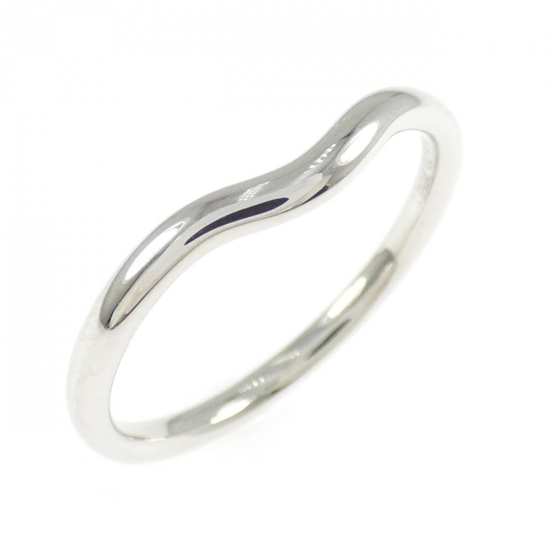 Tiffany Curved Ring: --- Catalog ---Category: SizeJP Size: 19US Size: 9.5Category: DesignType: Band ringGender: Men,WomenMaterial: Platinum 950Category: GeneralBrand: Tiffany--- Item List ---Section: ConditionRanking: Ran