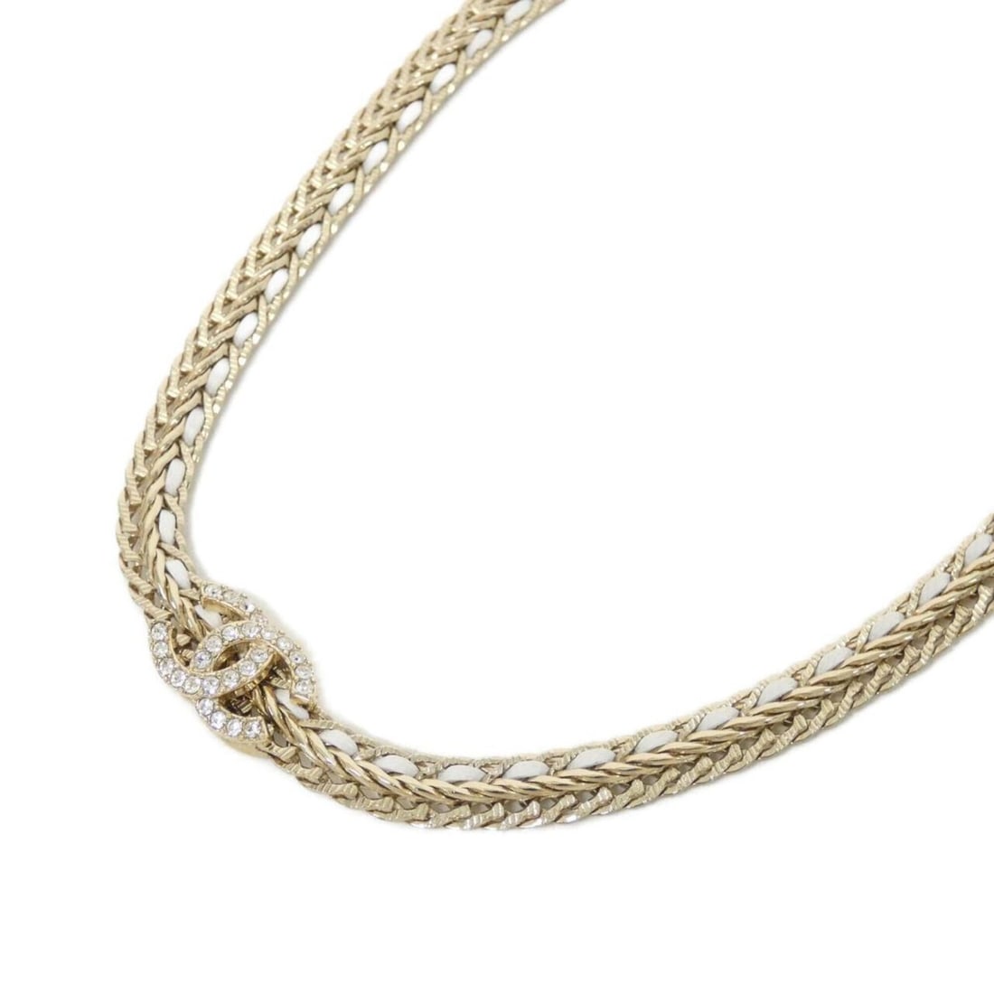Chanel AB8307 Necklace: --- Catalog ---Category: SizePendant Size: 13mm x 18mm / 0.51'' x 0.7''Neck Circumference: 35 cm - 49 cm / 13.77'' - 19.29''Category: DesignColor: Gold, WhiteGender: WomenMaterial: LeatherNecklace