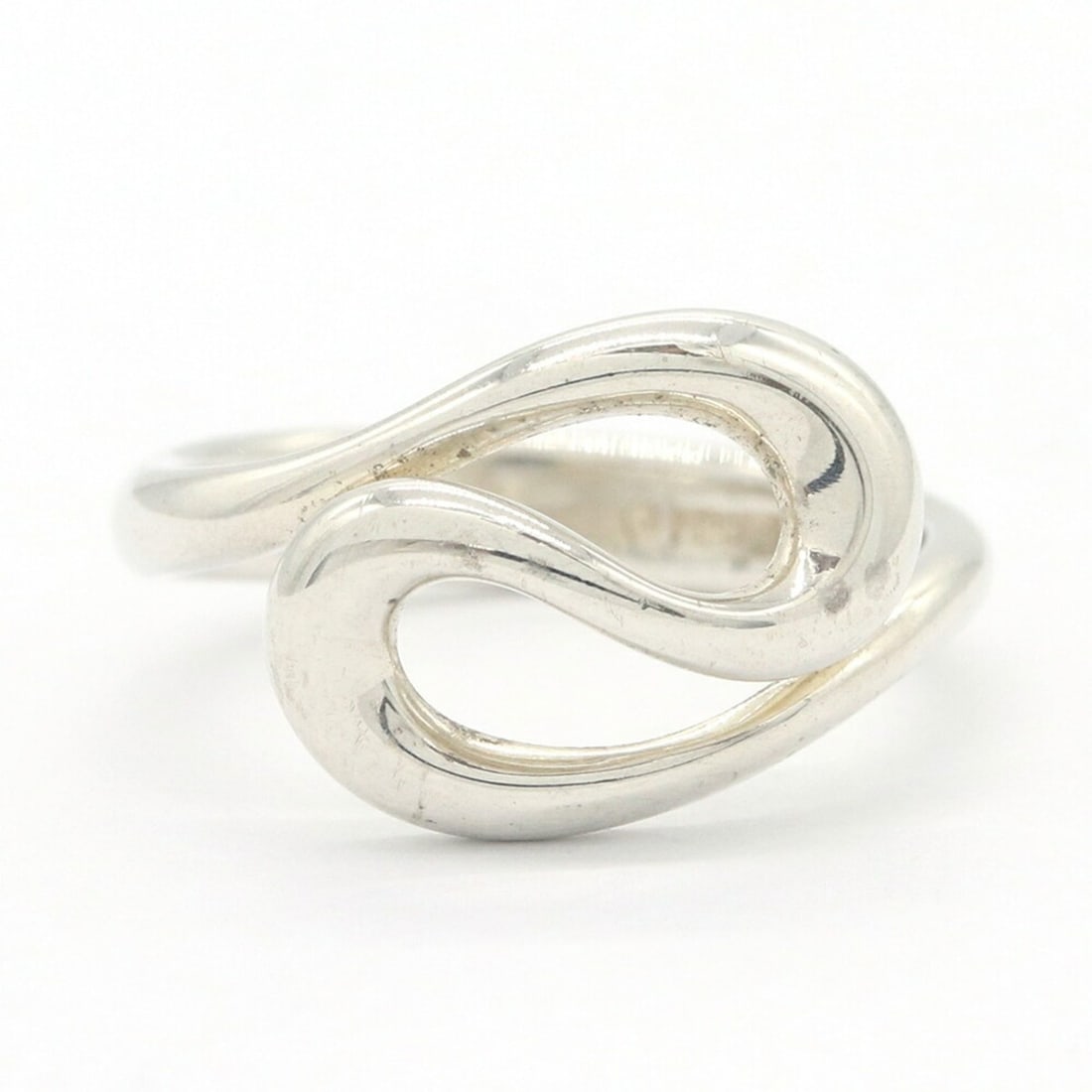 Tiffany & Co. Elsa Peretti Wave Ring, Sterling Silver 925, Women's Ring.: --- Catalog ---Category: SizeJP Size: 7.5US Size: 4Category: DesignColor: SilverGender: WomenMaterial: Sterling silver 925Category: GeneralBrand: Tiffany--- Item List ---Section: ConditionRanking: