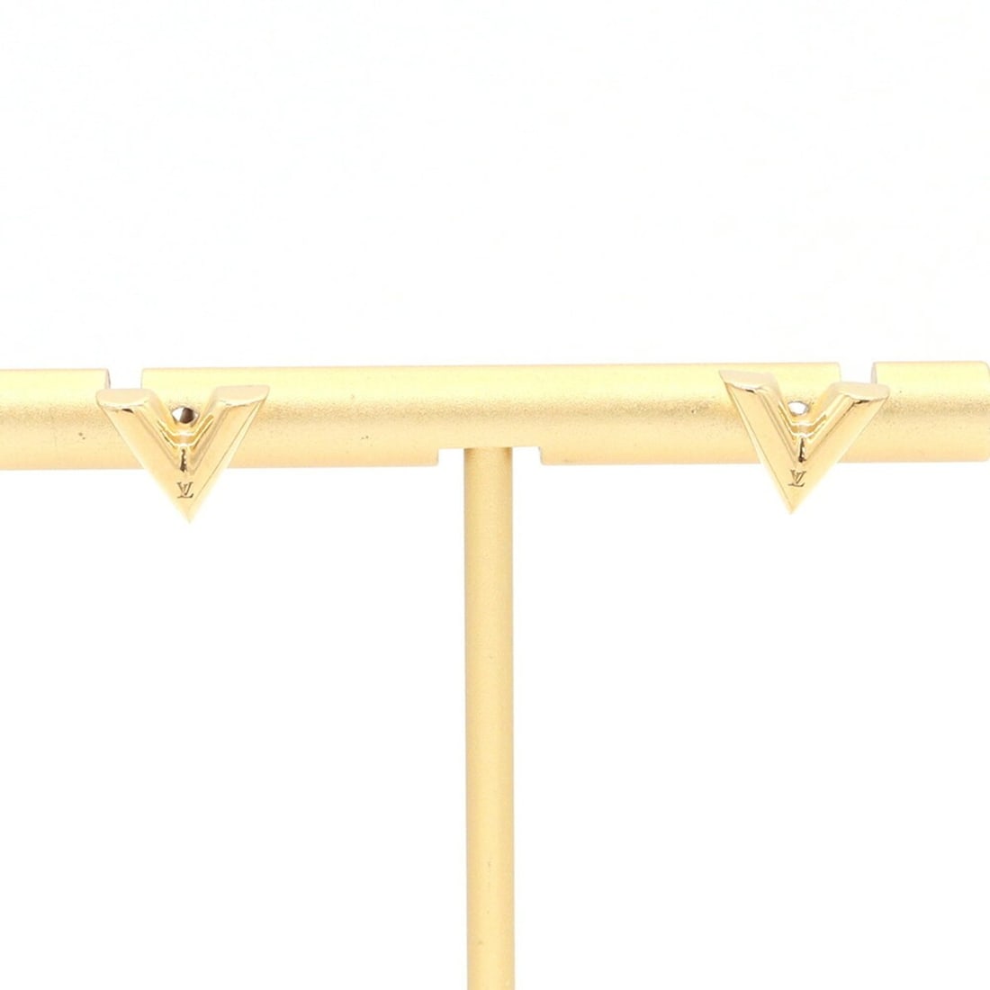 Louis Vuitton Essential V Earrings M68153 Gold Metal (No Backs) Women's LOUIS VUITTON: --- Catalog ---Category: SizeStone Size (HxW): 10.00mm x 8.00mm / 0.39'' x 0.31''Category: DesignColor: GoldGender: WomenMaterial: MetalCategory: GeneralMPN: M68153Brand: Louis Vuitton--- Item List --