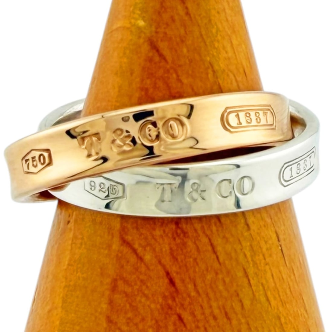 Tiffany & Co. 1837 Interlocking Ring, 18K Pink Gold, Women's Ring.: --- Catalog ---Category: PackNumber in Pack: 1Category: SizeWeight: 5.8g / 0.2oz.JP Size: 9US Size: 5Category: DesignType: Band ringColor: Pink gold, SilverGender: WomenHandmade: YesMaterial: Pink gol
