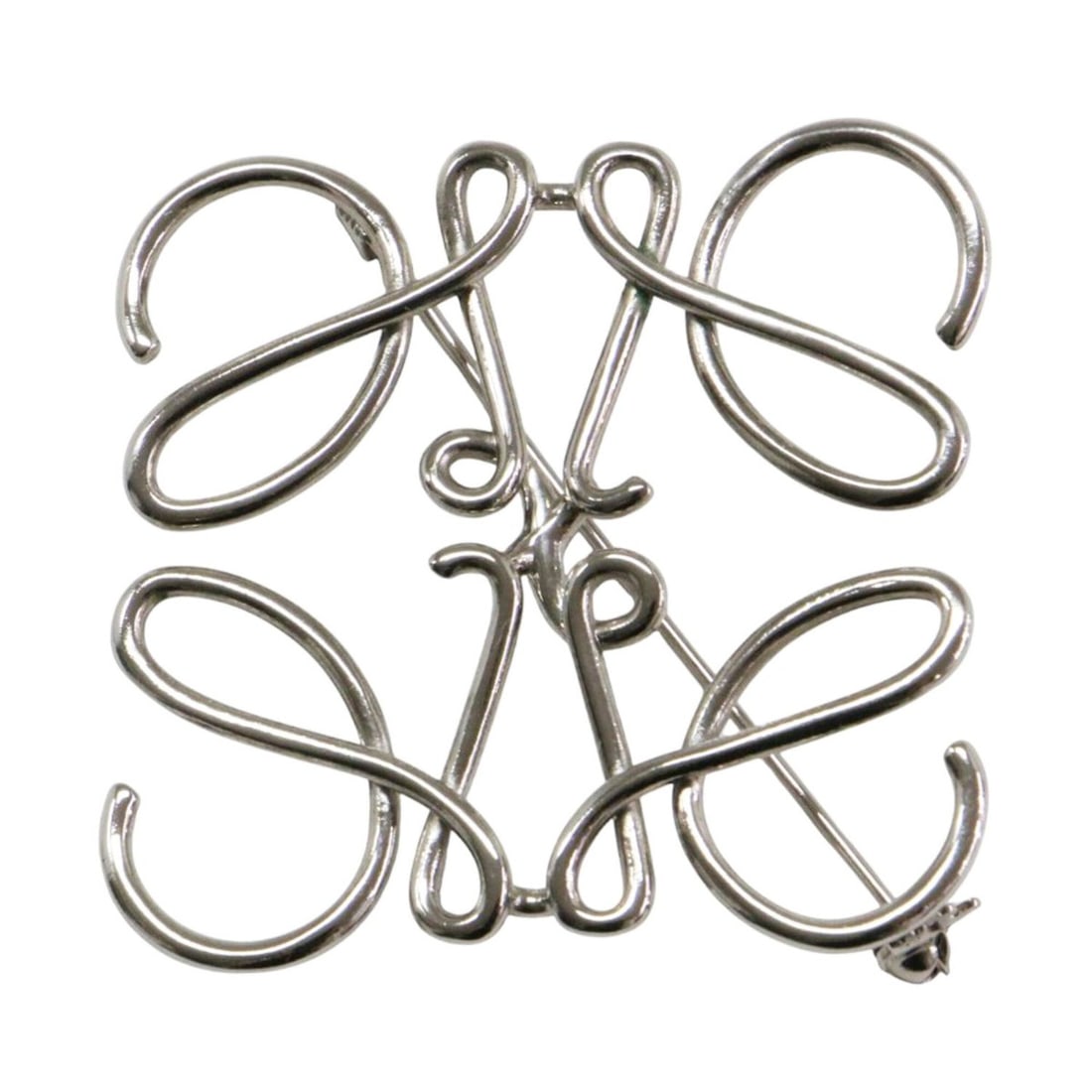 LOEWE Anagram Brooch, Metal, Brass, Silver, Women's: --- Catalog ---Category: SizeSize (HxWxD): 5.2cm x 5cm / 2.04'' x 1.96''Category: DesignType: BroochColor: SilverGender: WomenMaterial: BrassCategory: GeneralBrand: LoeweCountry of Origin: Spain--- It