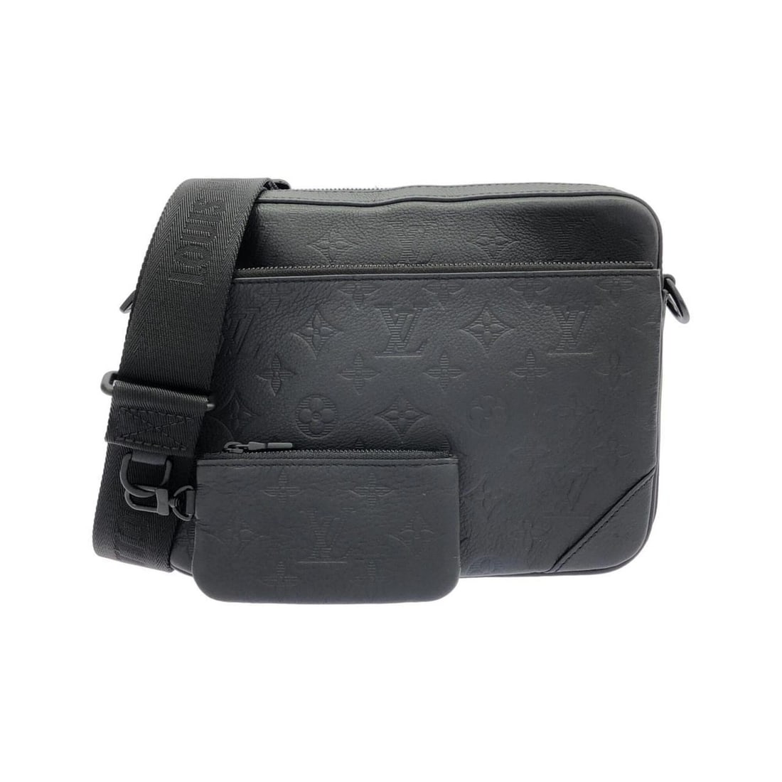 Louis Vuitton Monogram Shadow Trio Messenger M46602 Shoulder Bag: --- Catalog ---Category: SizeWeight: 730g / 1.6lb.Size (HxWxD): 18cm x 26cm x 4cm / 7.08'' x 10.23'' x 1.57''Strap Length: 138cm / 54.33''Category: DesignType: Shoulder bagColor: Black, MonogramGender